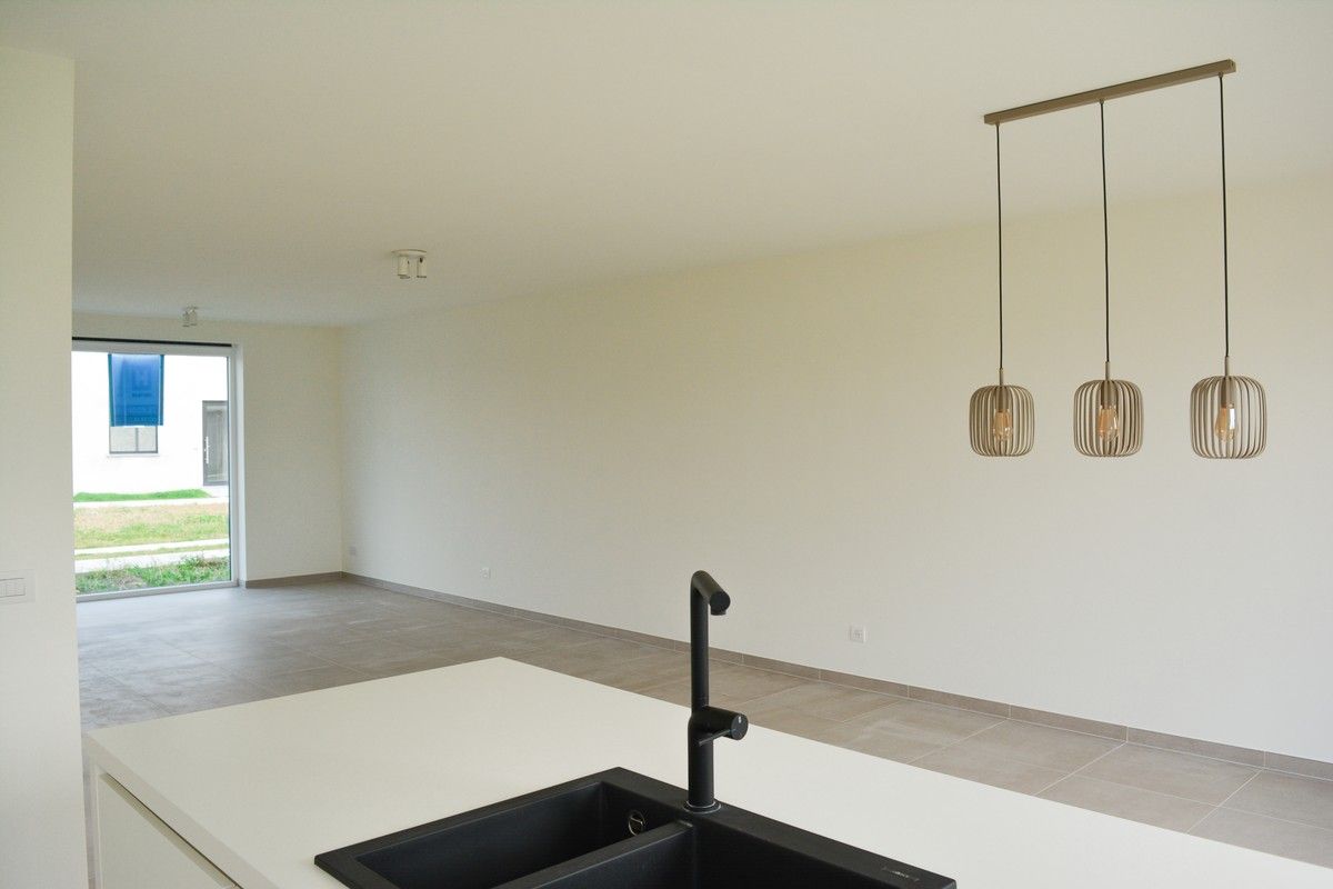 Instapklare nieuwbouwwoning met zonnige tuin te Roeselare foto 5