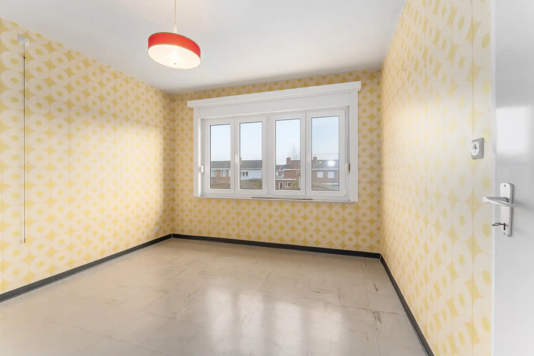 Lichtrijke ruime hoekwoning met 4 slaapkamers, veranda en garage foto 12