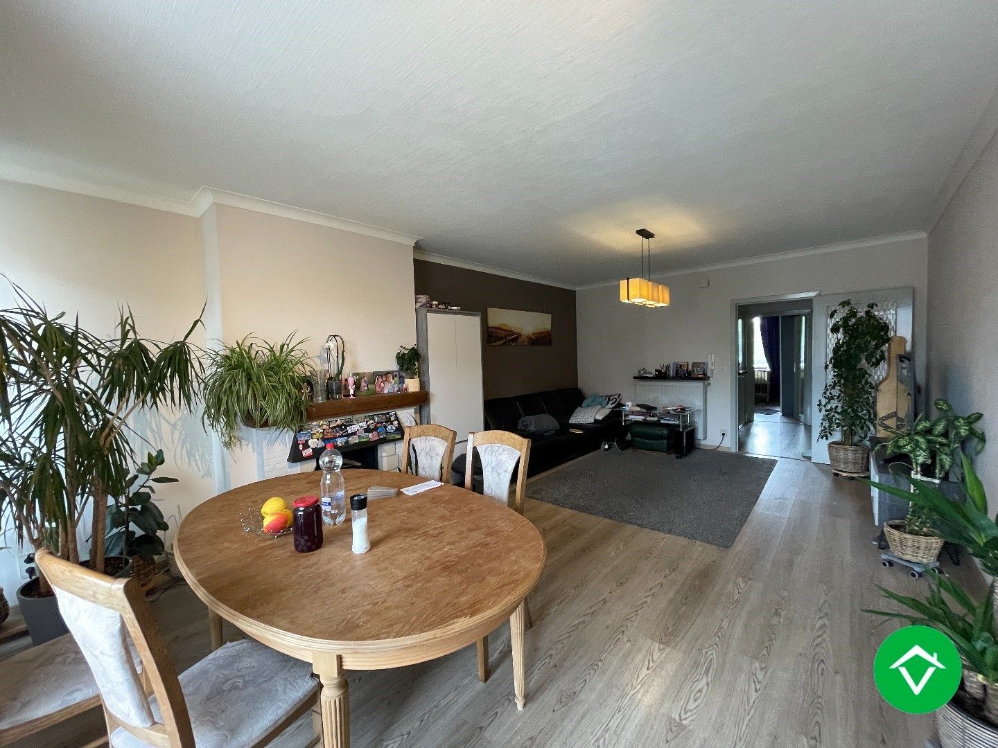 Centraal gelegen appartement met 2 slaapkamers en garage te Roeselare foto 2