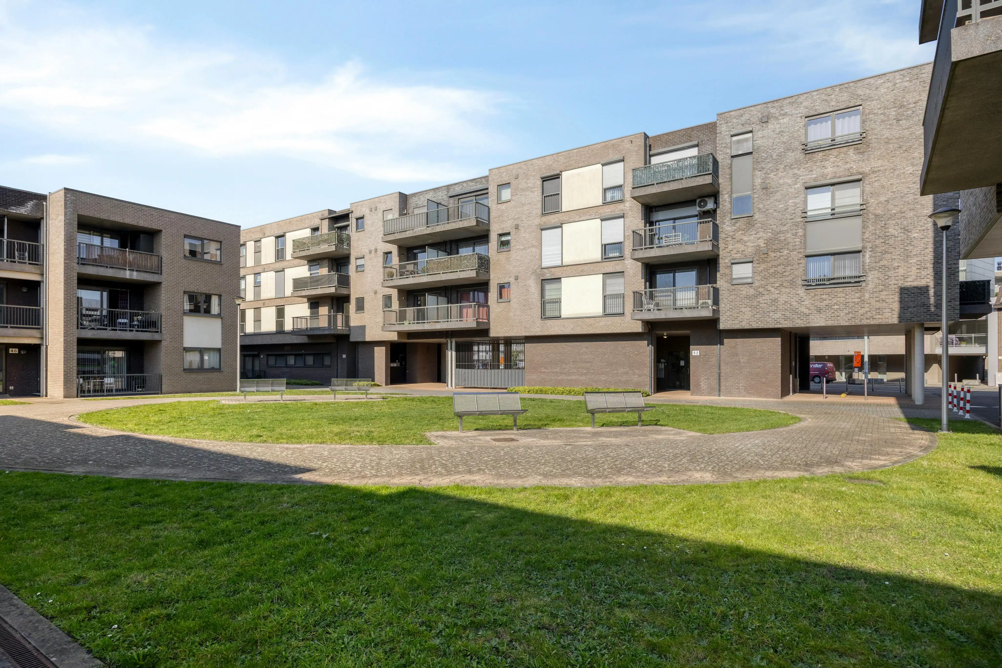 Goed onderhouden, ruim appartement te koop in centrum Maaseik foto 17