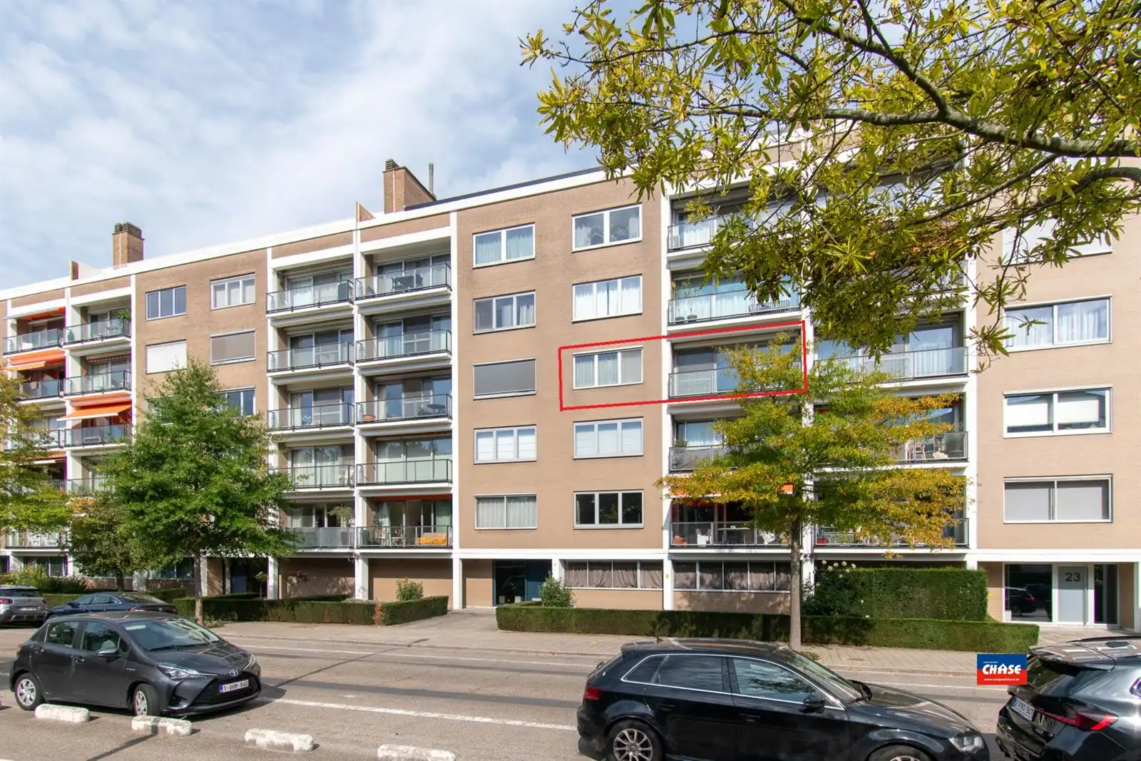 Ruim appartement met 3 slaapkamers, 2 terrassen en autostaanplaats foto {{pictureIndex}}
