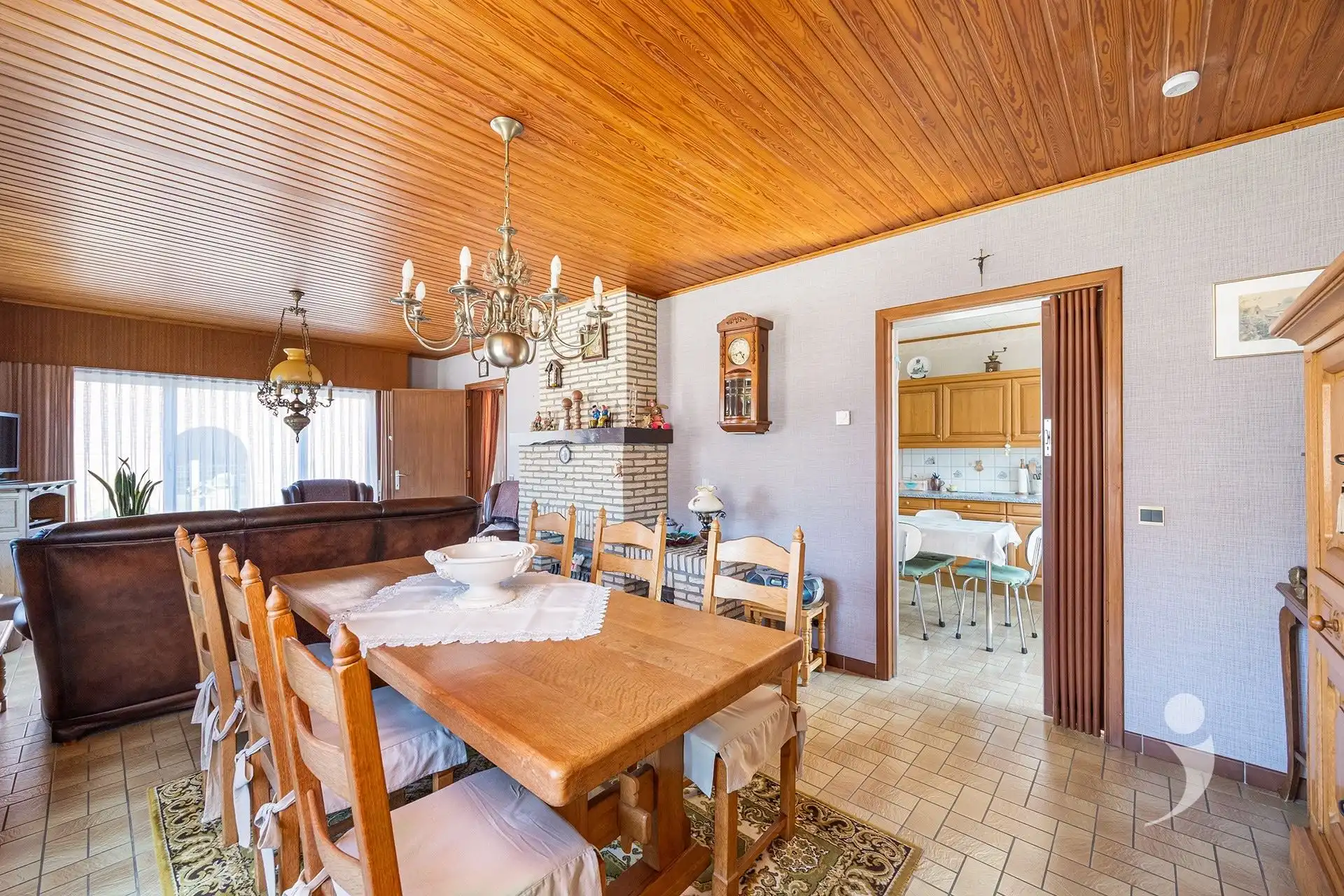Te renoveren alleenstaande woning met zuidgerichte tuin en weids uitzicht foto 5