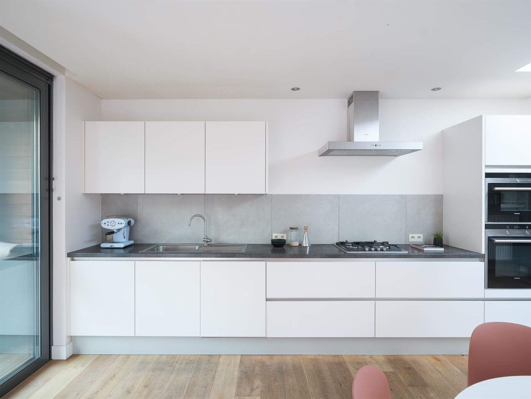 Instapklare, lichtrijke woning in gegeerde wijk te Gent foto 8