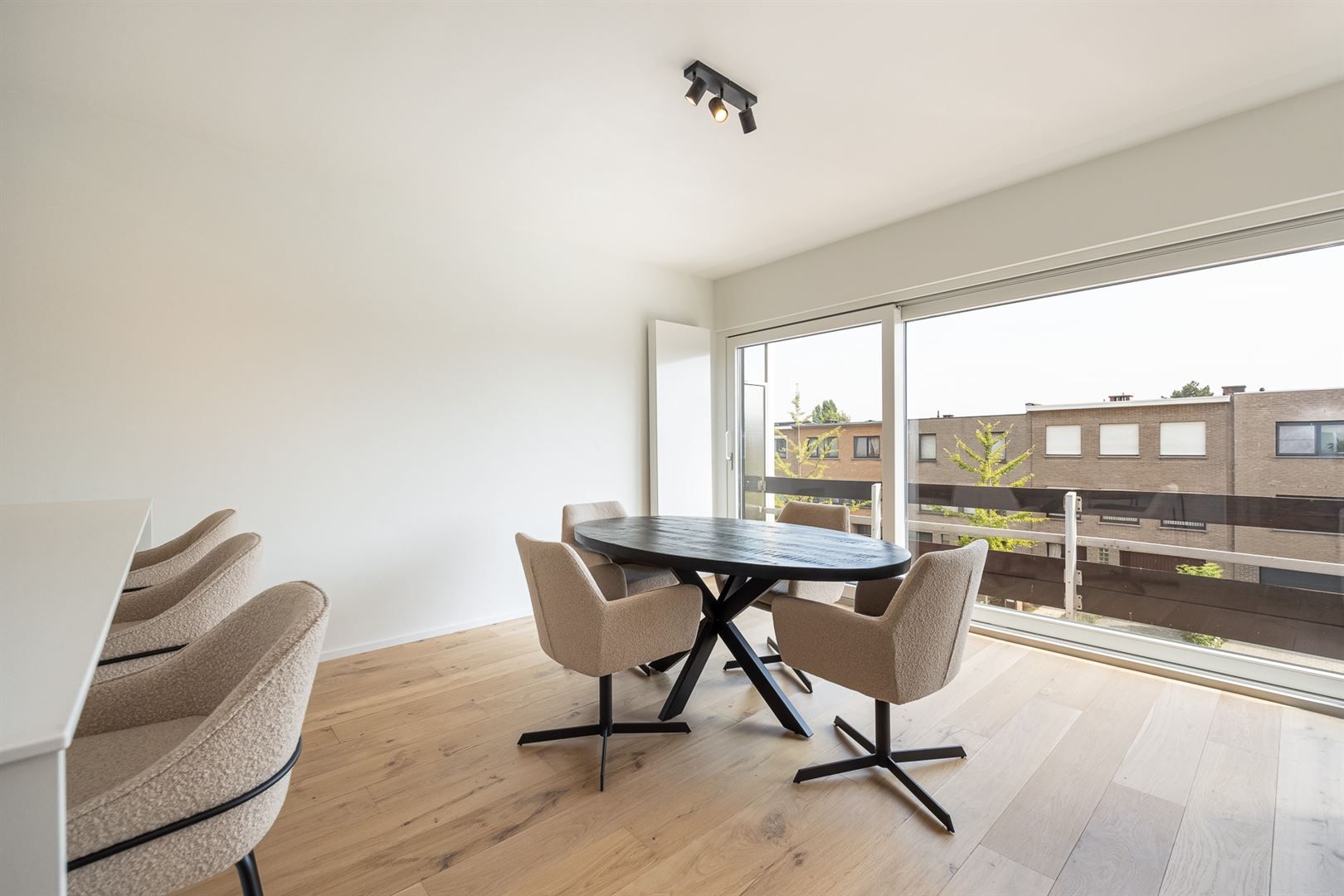 Stijlvol en Modern Luxe 3-Slaapkamerappartement nabij 't centrum.   foto 4