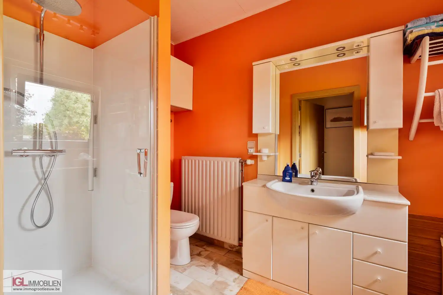 --- VERKOOP OP LIJFRENTE --- Charmante en perfect onderhouden bungalow met prachtige tuin foto 10