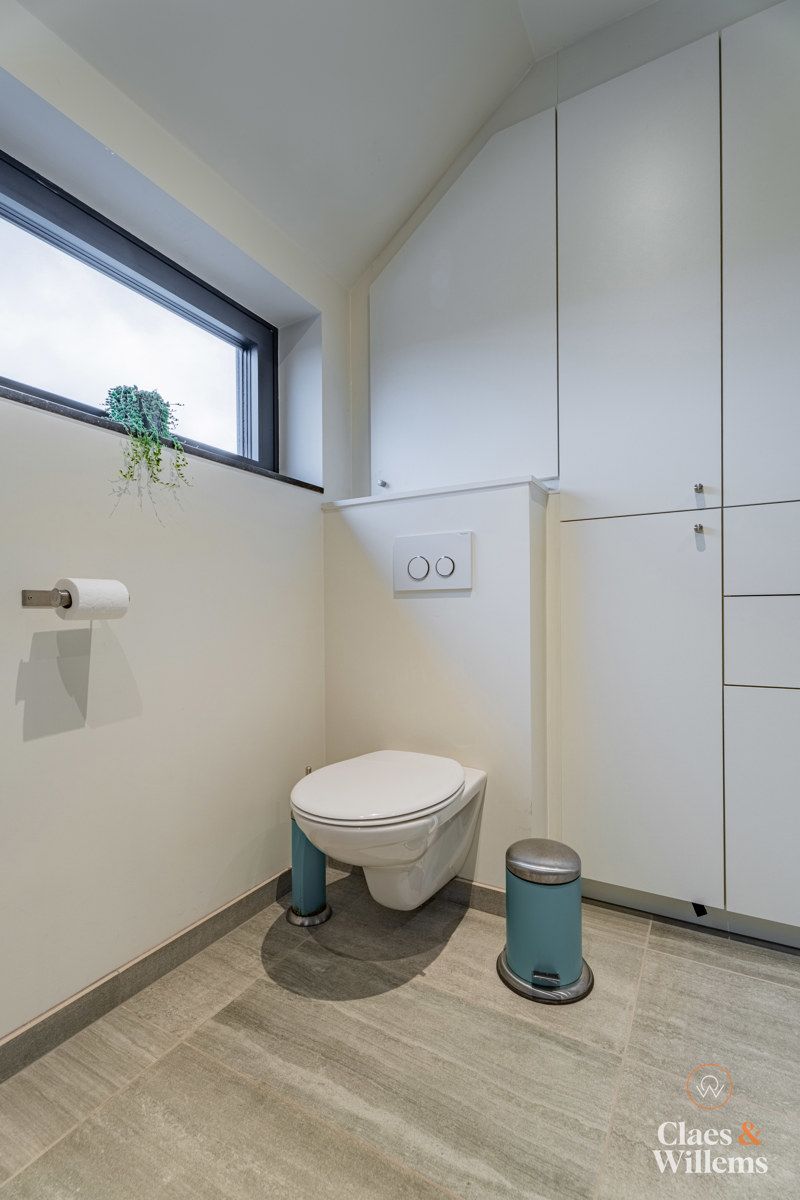 Ruim huis met zonnepanelen en vrije tuin  foto 19