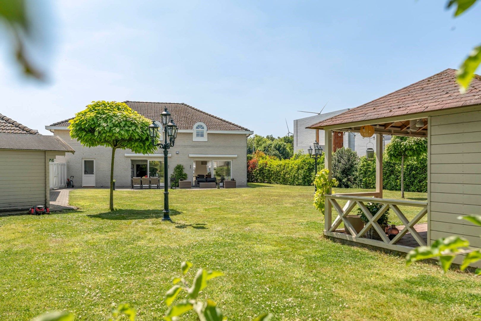 Ruime elegante villa met vrijstaande garage en tuin op 18a 99ca te Lanaken-Smeermaas foto 27