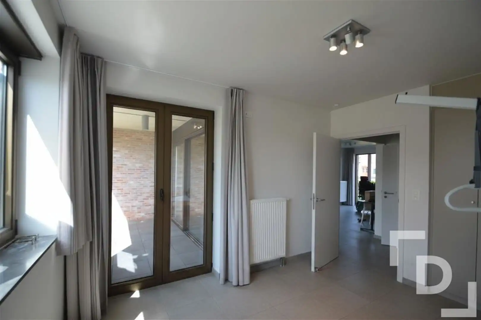 Gelijkvloers appartement met garage en terras foto 8