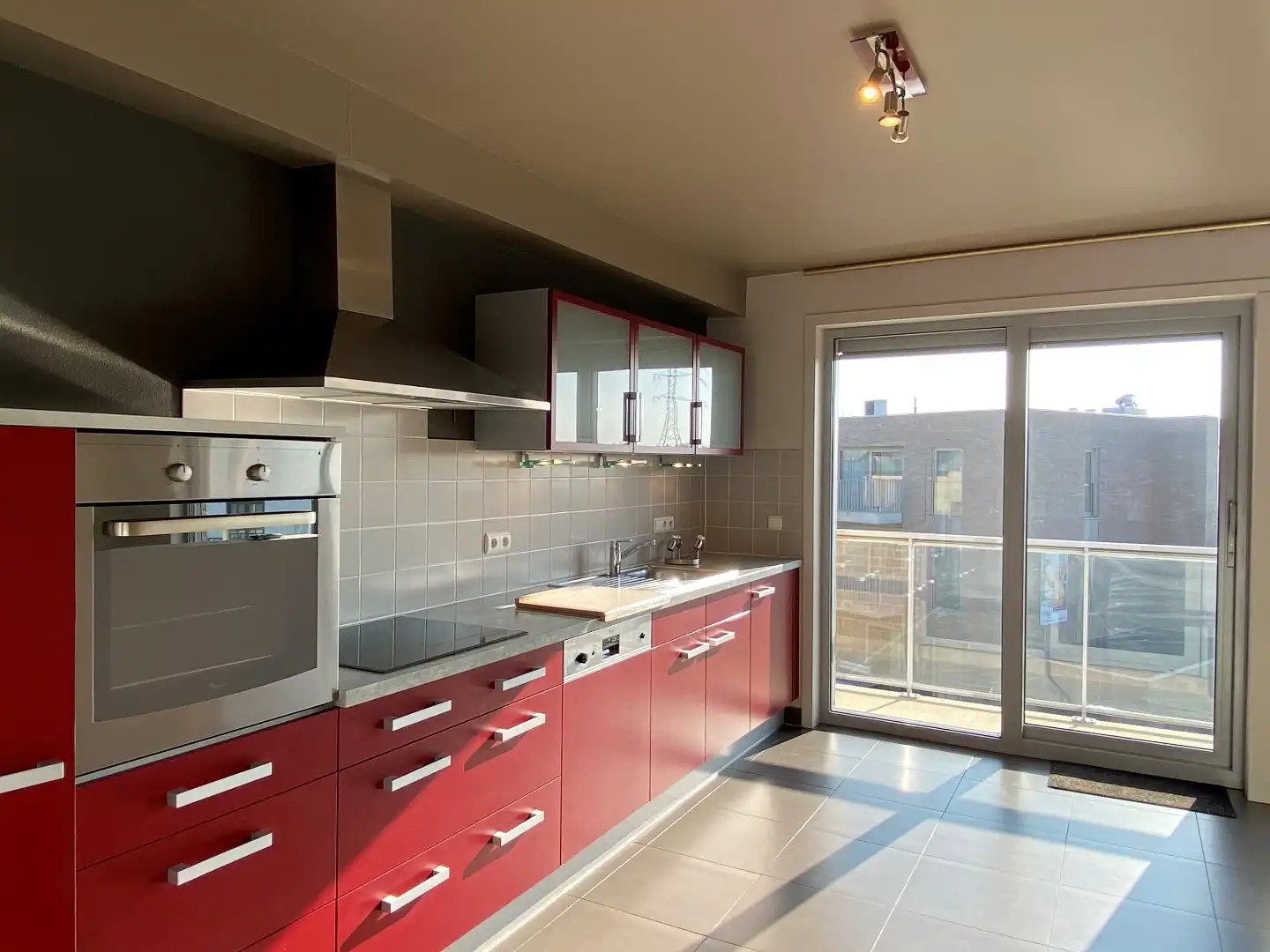 INSTAPKLAAR APPARTEMENT MET 2 SLPKS + STAANPLAATS EN KELDERBERGING foto 4