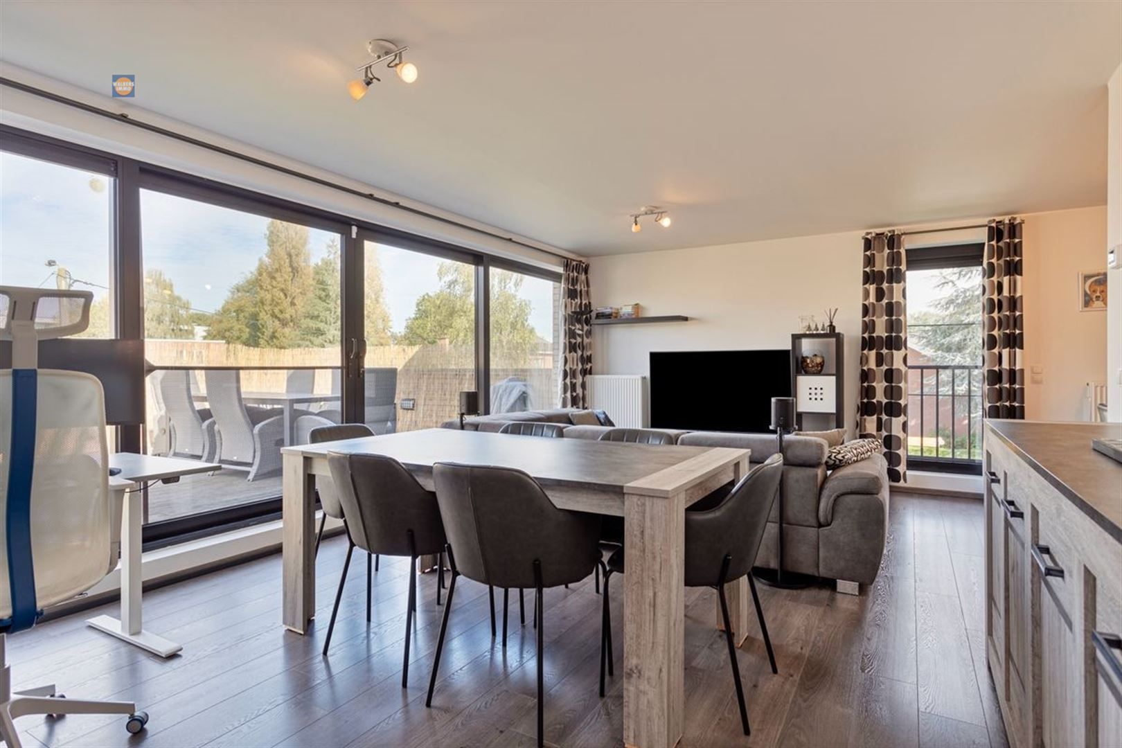 Modern appartement met ruim terras in een rustige woonwijk foto 2