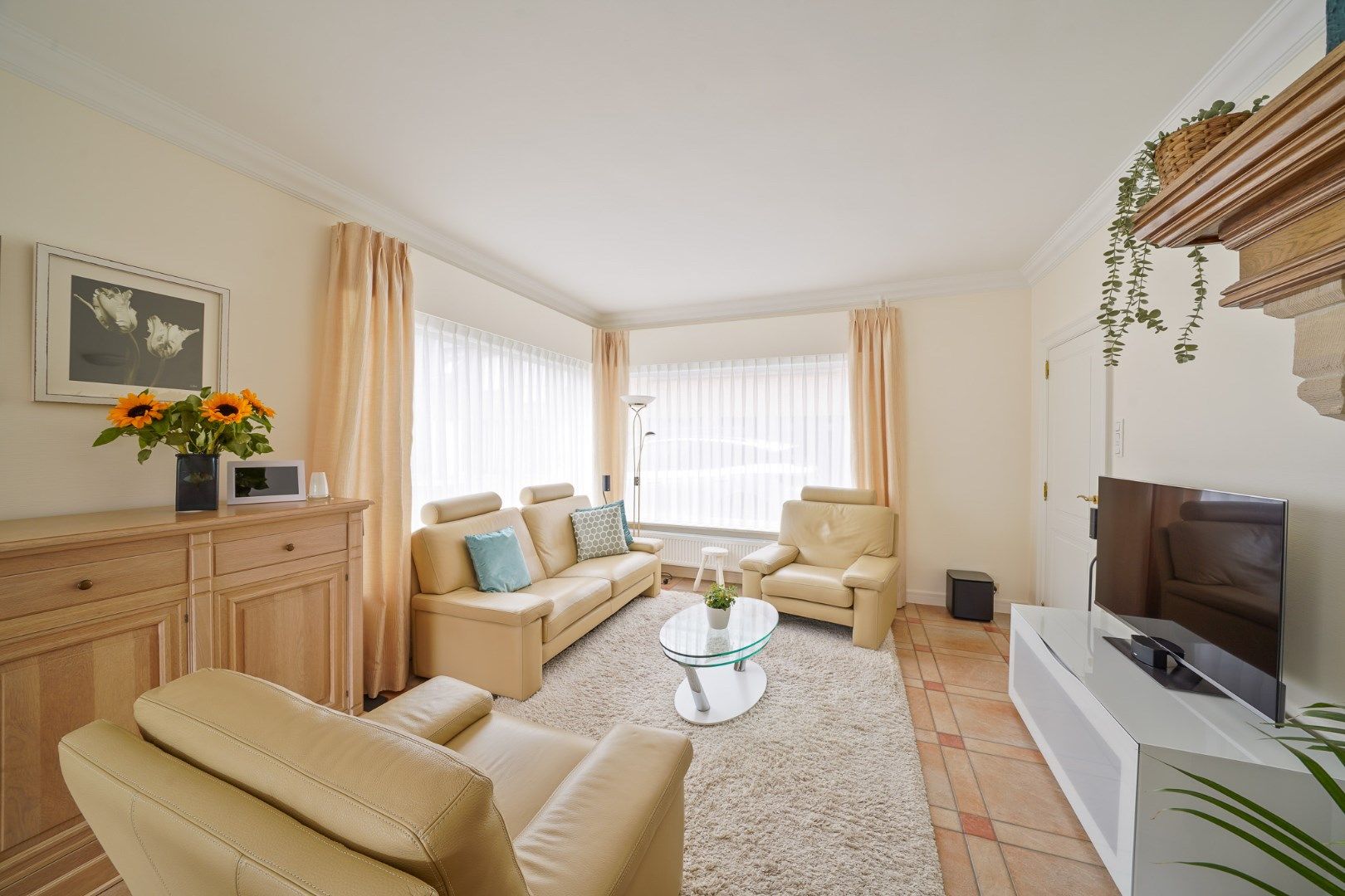 Instapklare, uitstekend onderhouden woning in hartje Oudenburg. foto 6