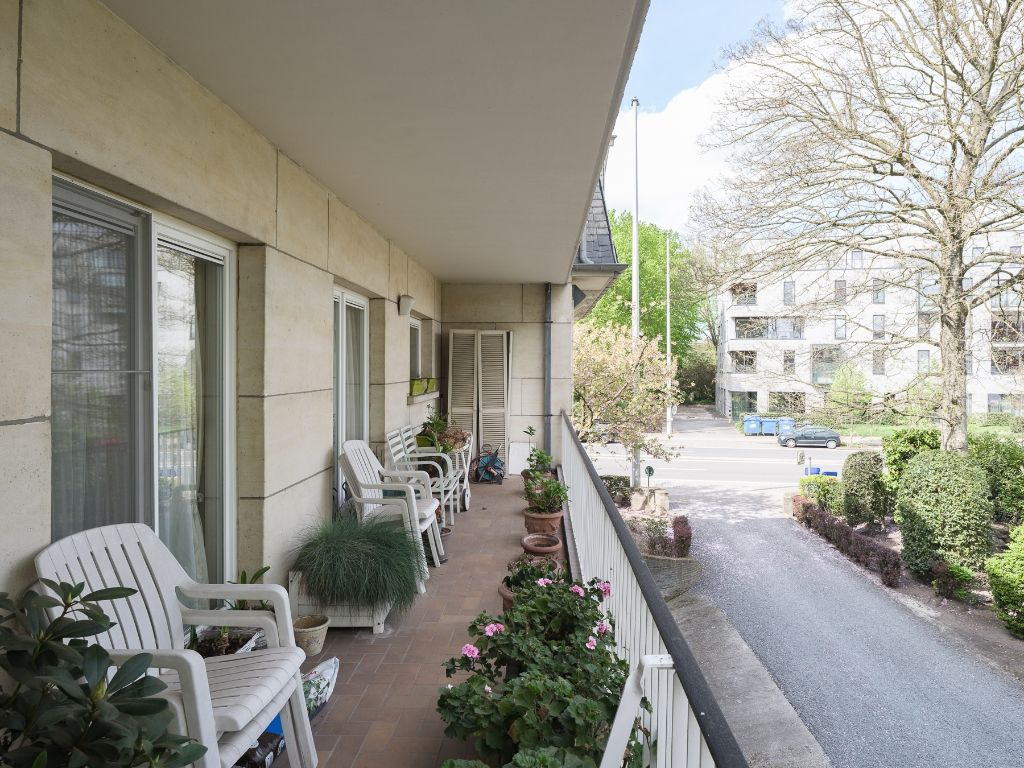 Ruim en stijlvol 4 slpk-appartement (bew.opp. 274 m2) met terras, gelegen op de eerste verdieping van de standingvolle residentie ‘Trianon’ op slechts 10 minuten van 'Centrum Gent'. foto 19