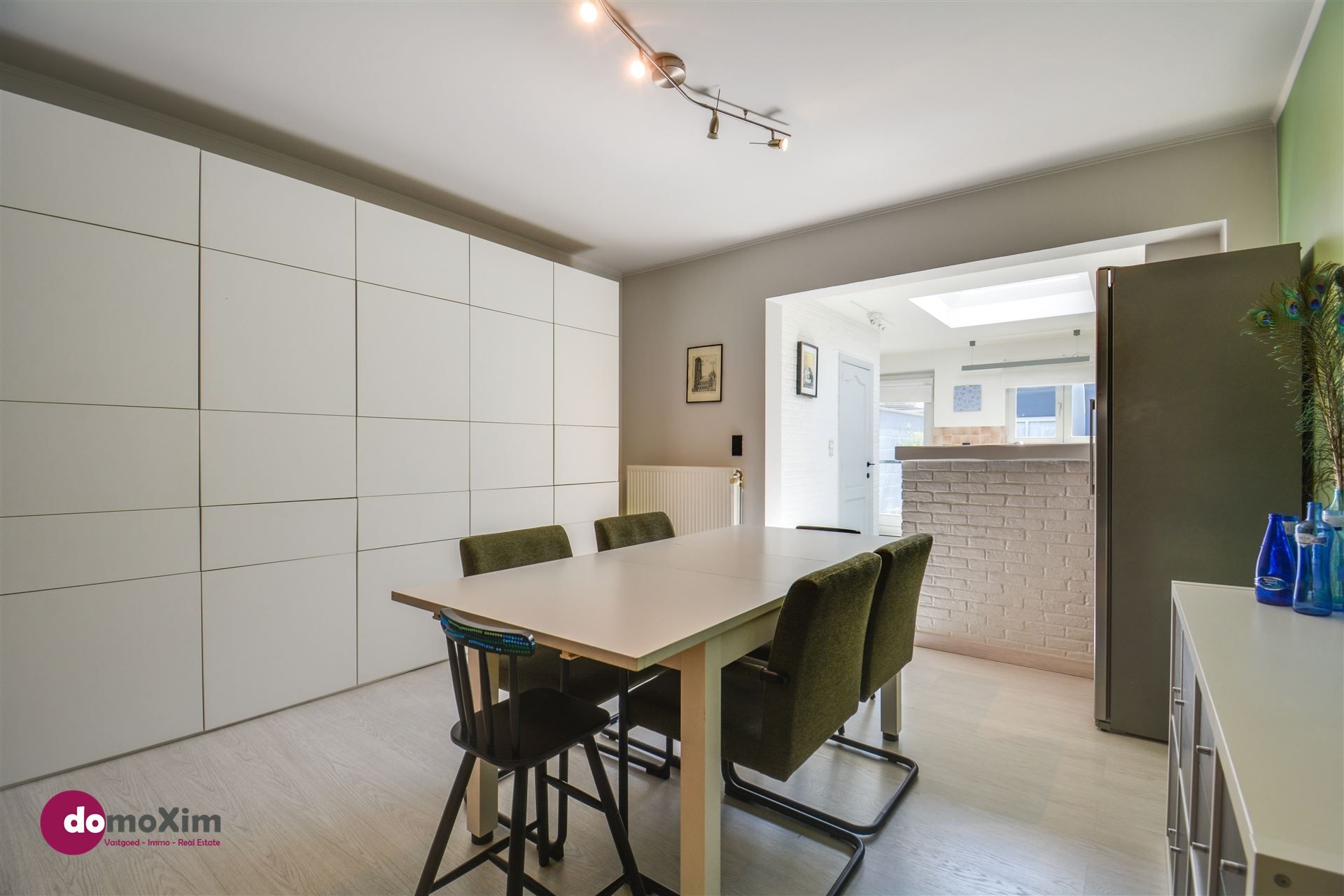 Verrassend ruime & stijlvol gerenoveerde rijwoning in hartje Muizen foto 4