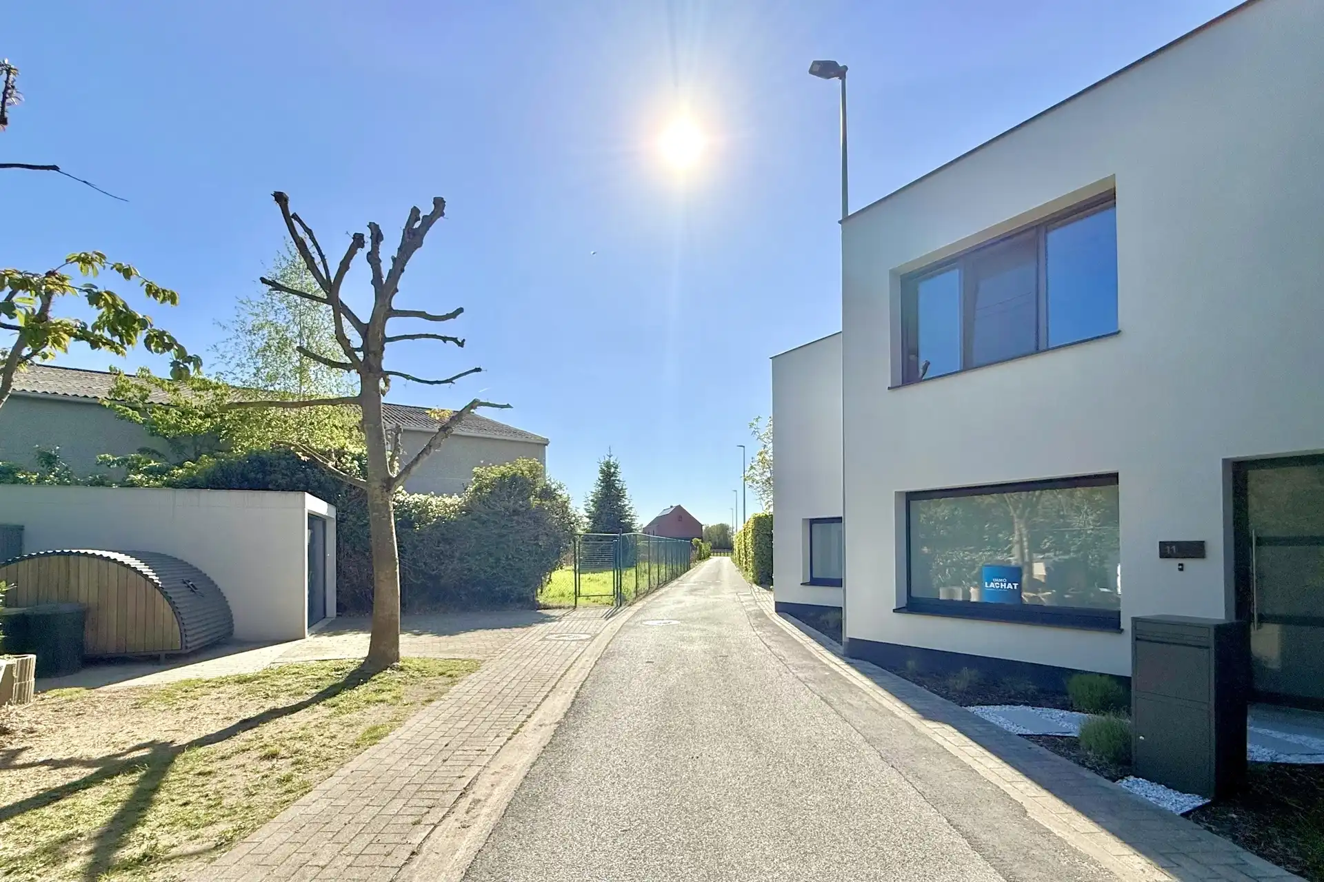 Instapklare gerenoveerde woning met 4 slpks. en aparte garage in doodlopende straat foto 27