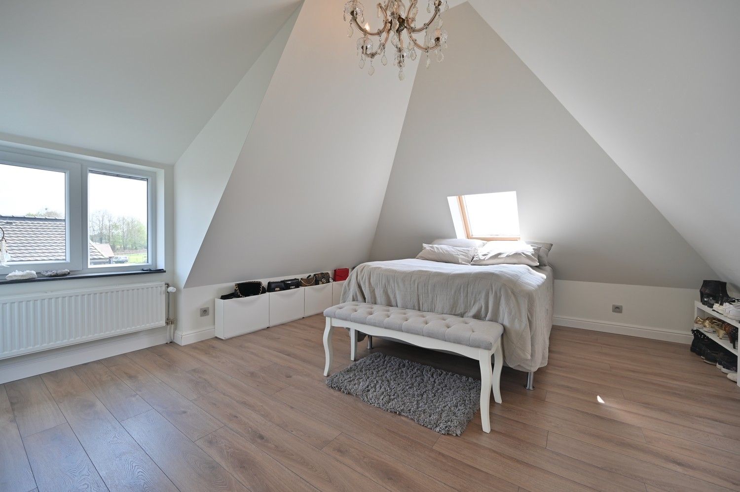 Instapklare, volledig gemoderniseerde woning met zwembad en riant bijgebouw, mooi landelijk gelegen te Maasmechelen-Leut foto 28