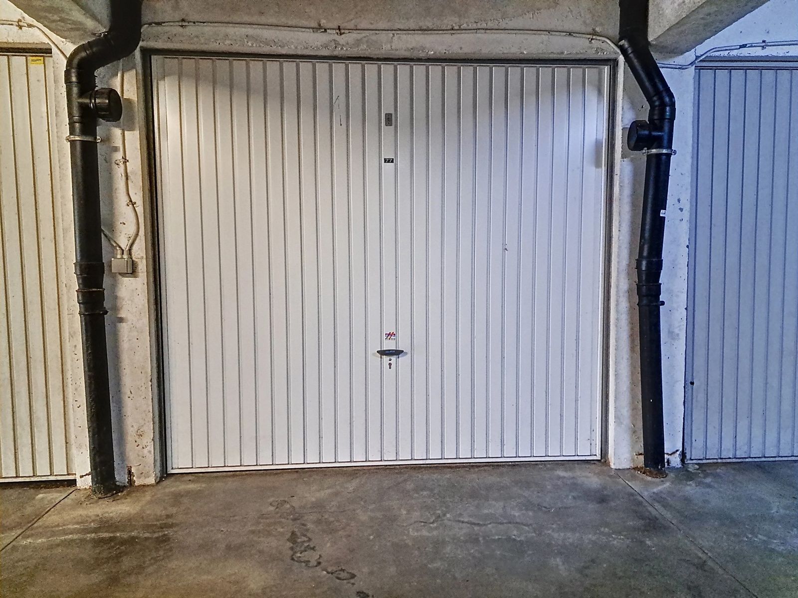 Garage te koop foto {{pictureIndex}}