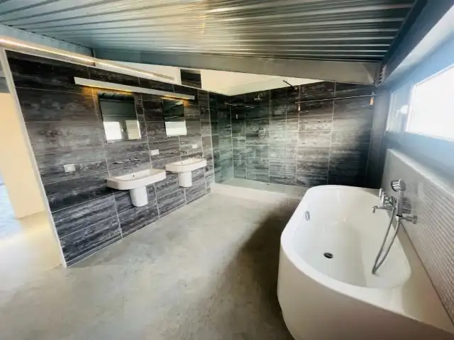 Sint- Andries, Exclusieve LOFT 150m2   met groot ZONNETERRAS 80 m² met alle privacy, 1 slaapkamer. foto 6