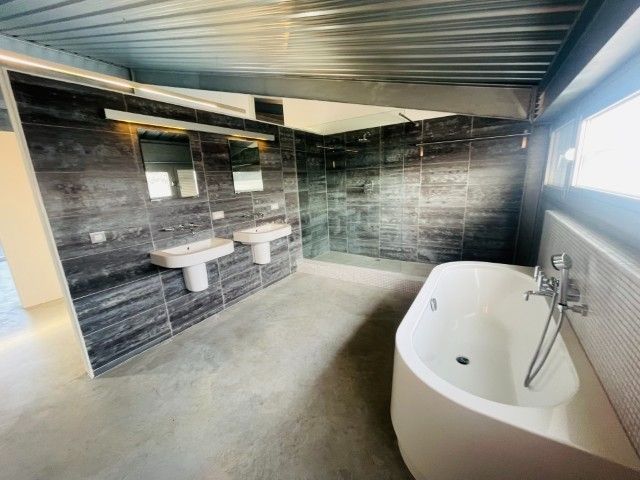 Sint- Andries, Exclusieve LOFT 150m2   met groot ZONNETERRAS 80 m² met alle privacy, 1 slaapkamer. foto 6