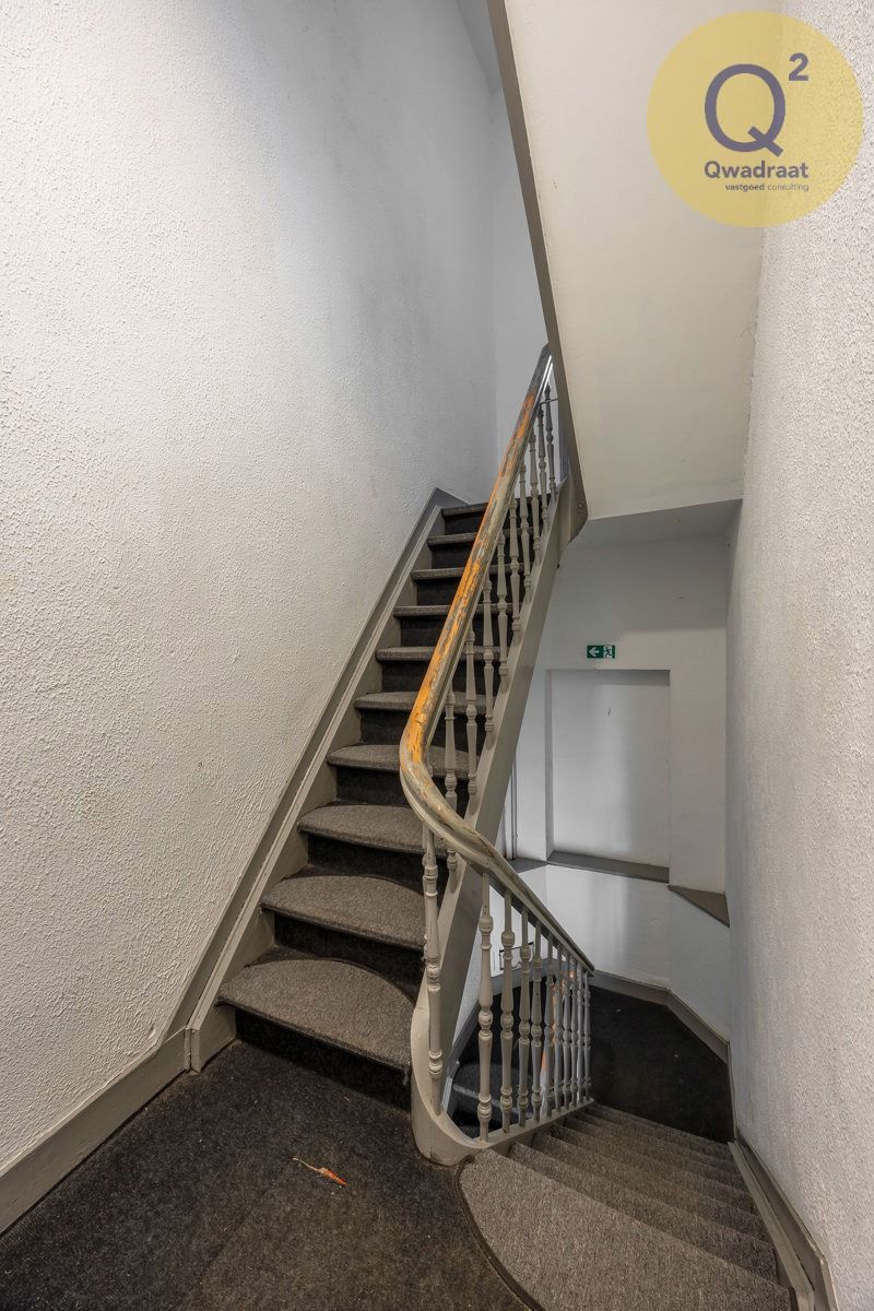 huis met 6 slpks, 2 badkamers, 2 keukens en stadstuintje foto 14