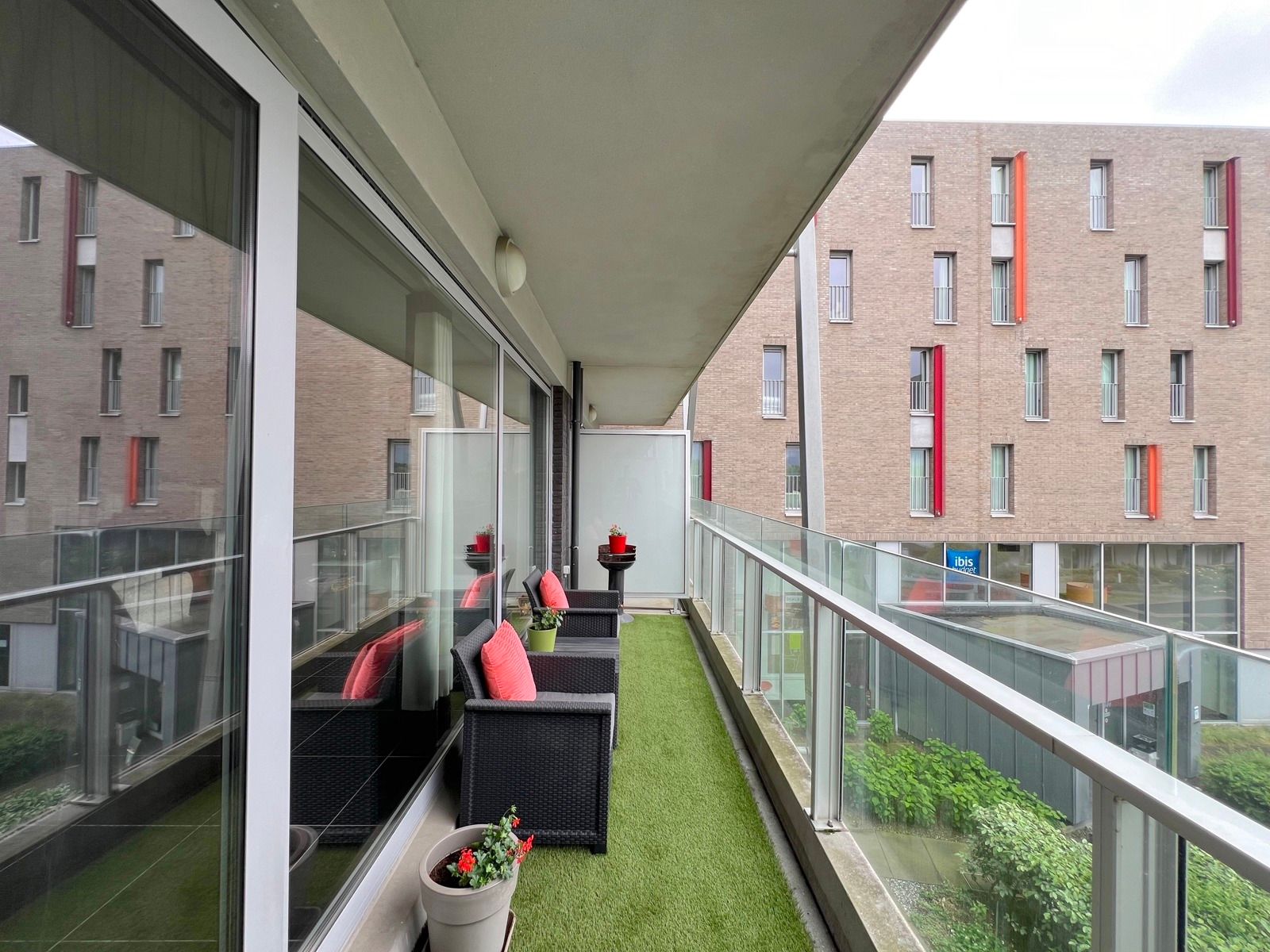 Centraal gelegen appartement met 2 slaapkamers en terras foto 12