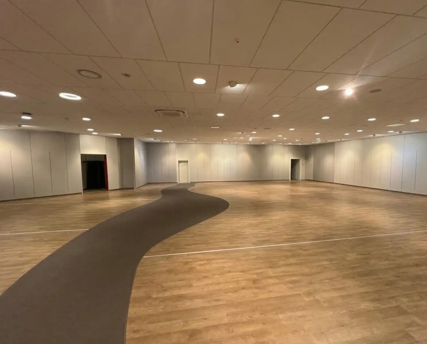 Winkelpand (1.080 m²) te huur op zichtlocatie in Tienen foto 3