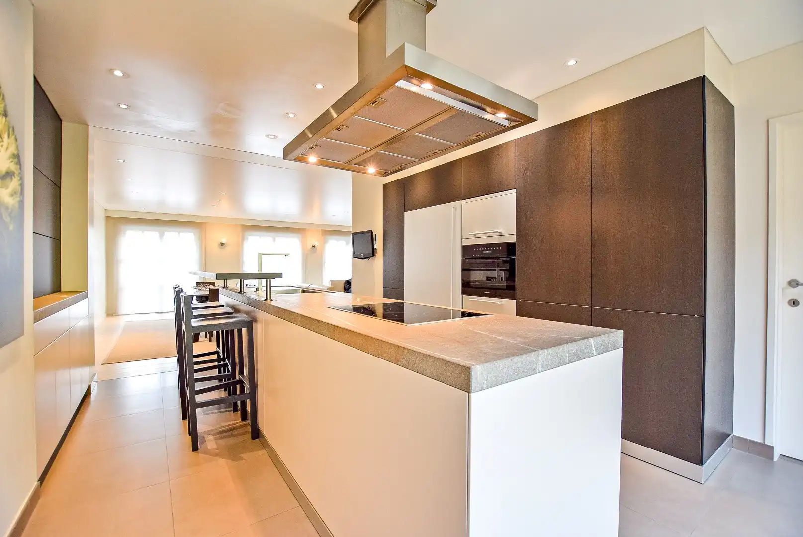 Kwalitatief afgewerkte woning met handelsruimte (536m² bewoonbaar) op een toplocatie. foto 5