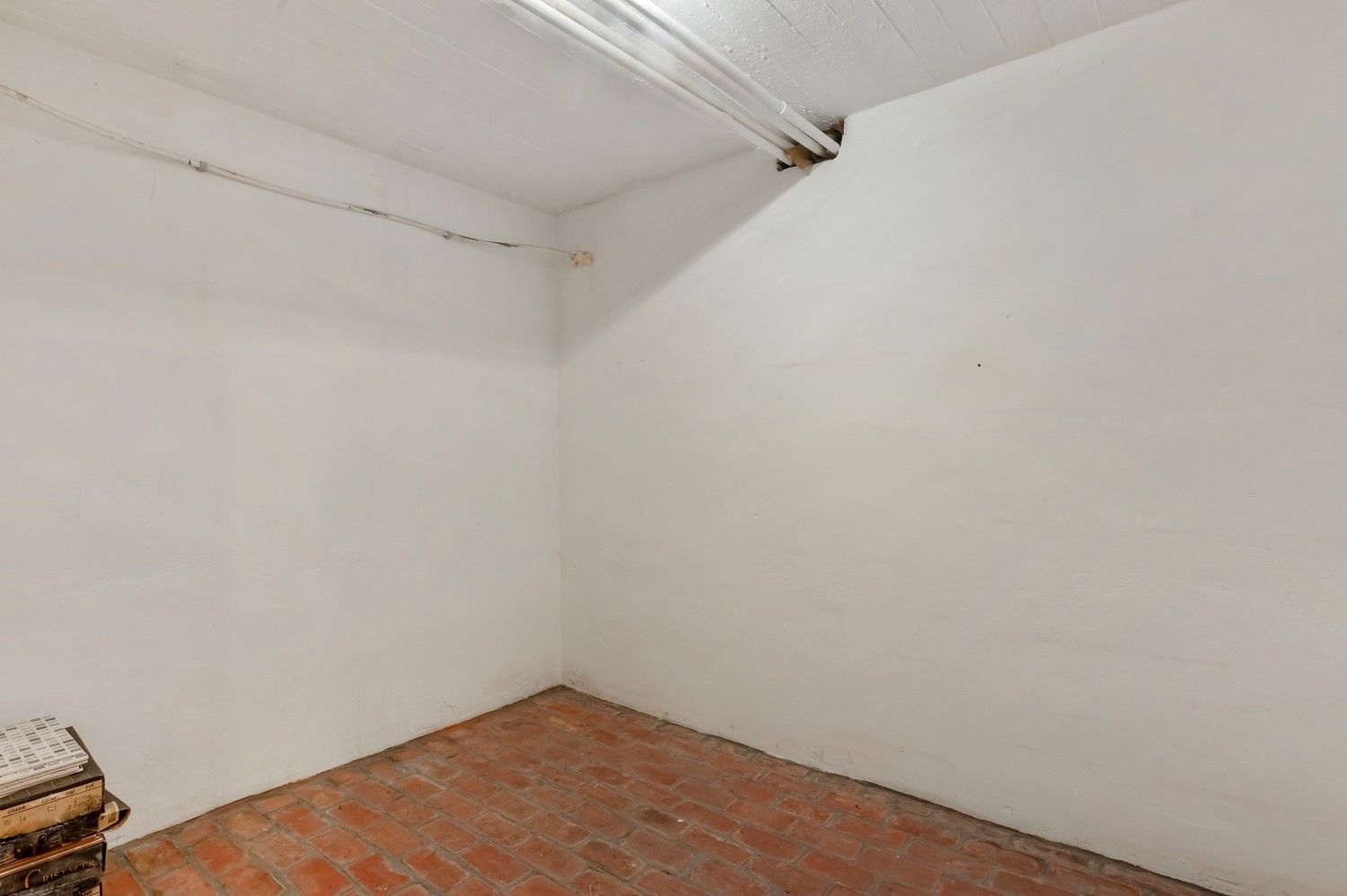 Gerenoveerd gelijkvloersappartement met twee slaapkamers. foto 24