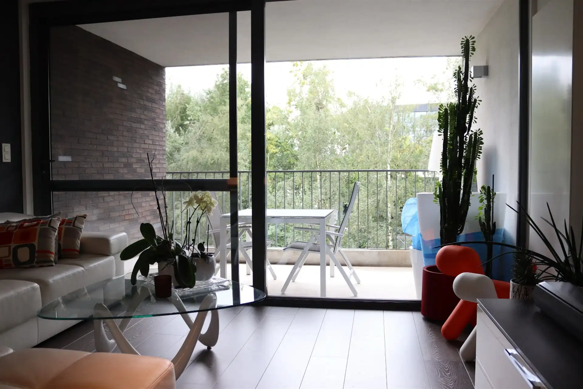Gunstig gelegen appartement met terras. foto 4