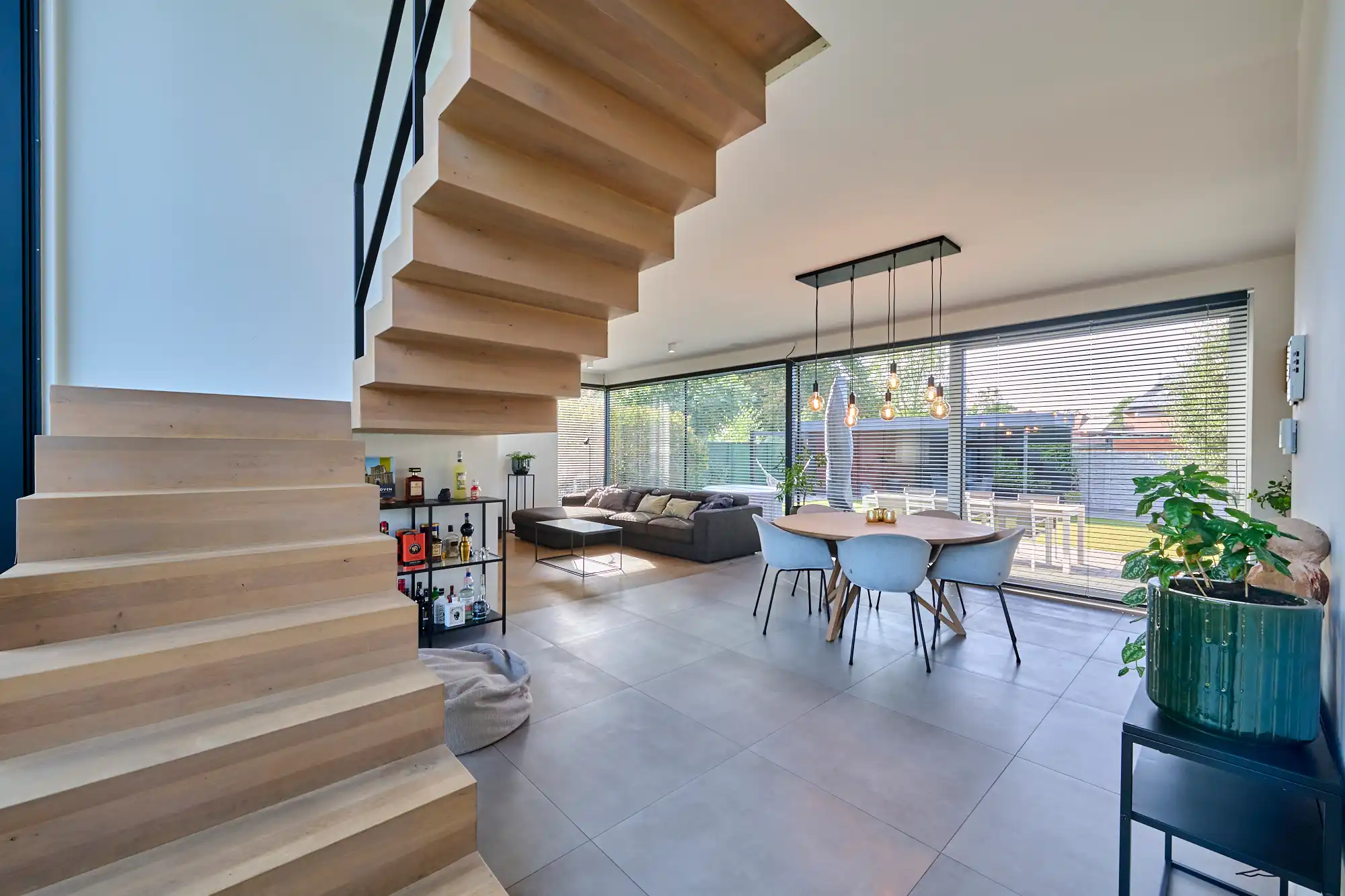 Recente villa op breed perceel prachtig zicht foto 3