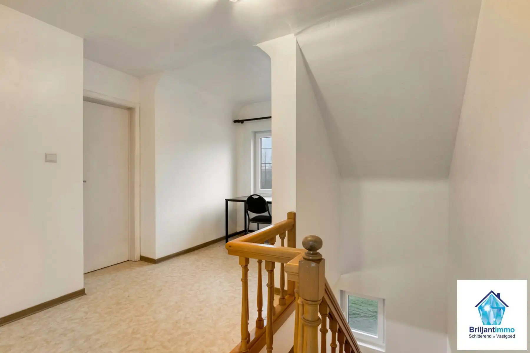 Open bebouwing met 3 slp, garage en tuin in rustige buurt foto 10