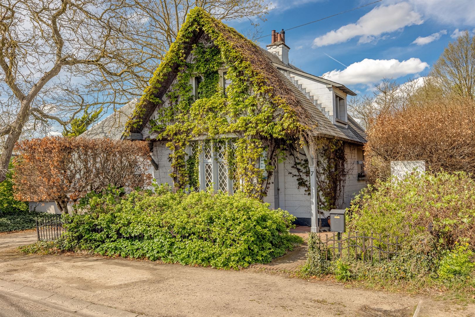 Charmante woning met orangerie en grote, sfeervolle tuin.  foto {{pictureIndex}}
