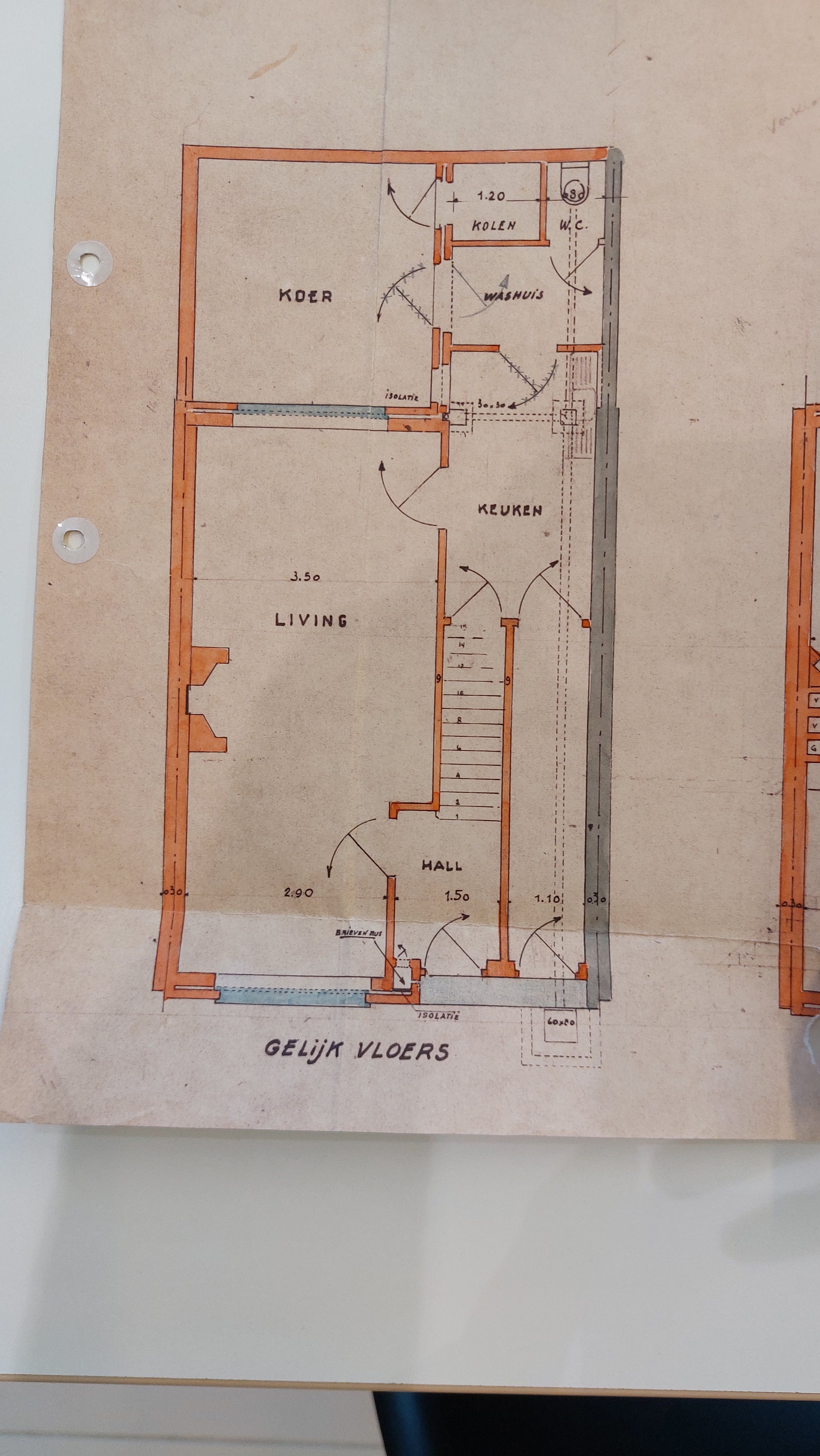 Rijwoning met voortuintje en koer foto 12