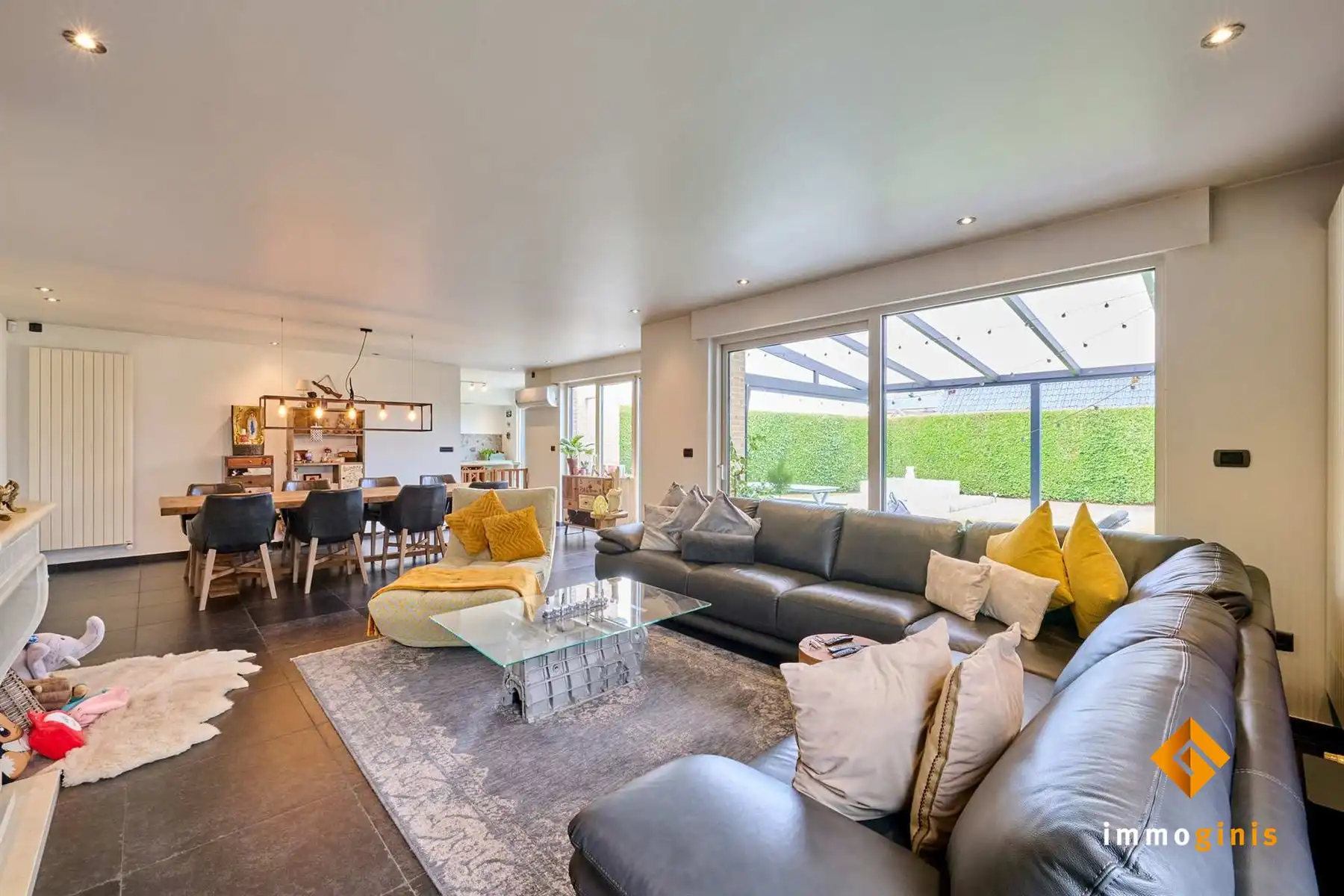 Luxueuze woning met 3 tot 5 slaapkamers en zéér grote, vrijstaande garage op een mooi perceel van 9a60ca. foto 5