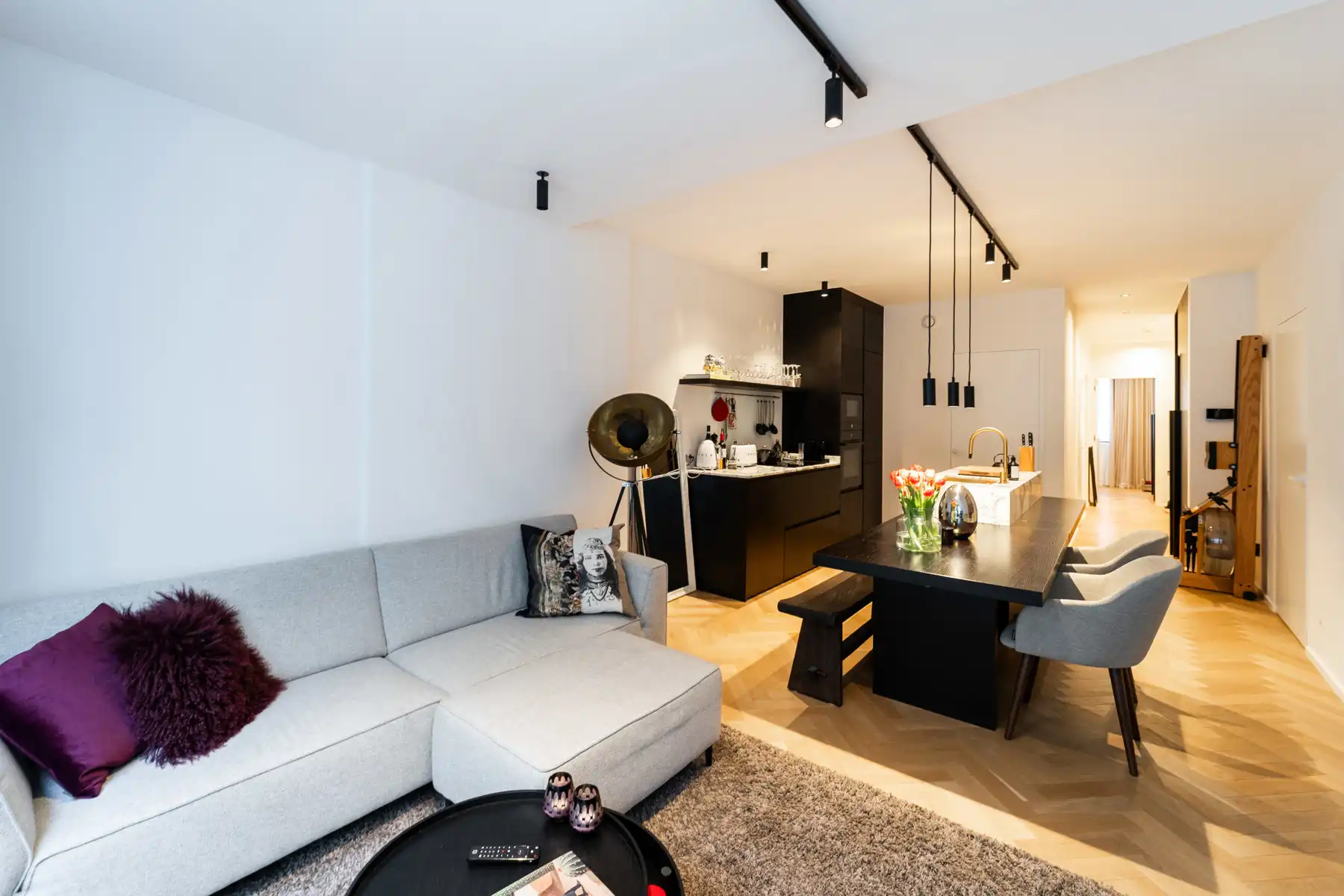 Trendy 2 slaapkamer appartement volledig bemeubeld op ‘tZuid foto 3