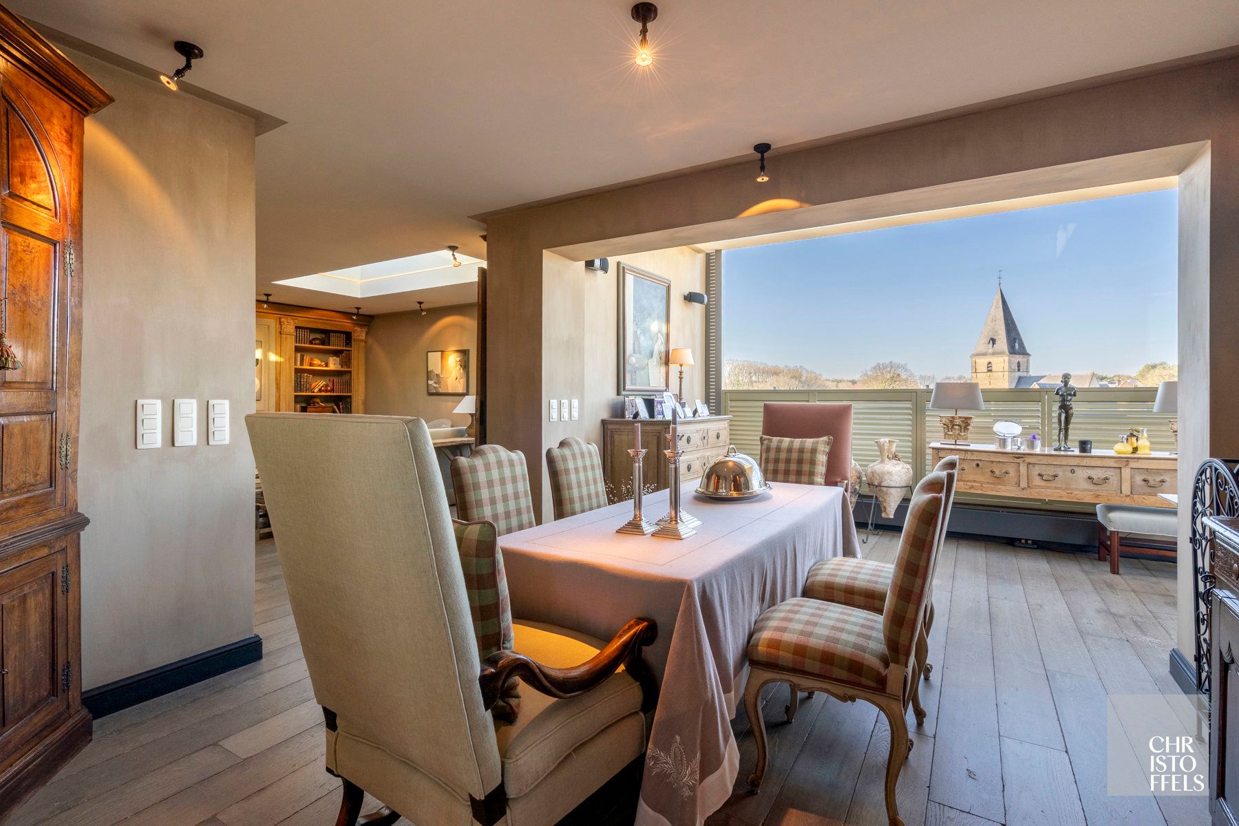 Luxe penthouse van 239m² met 34m² terrassen in hartje Zutendaal! foto 5