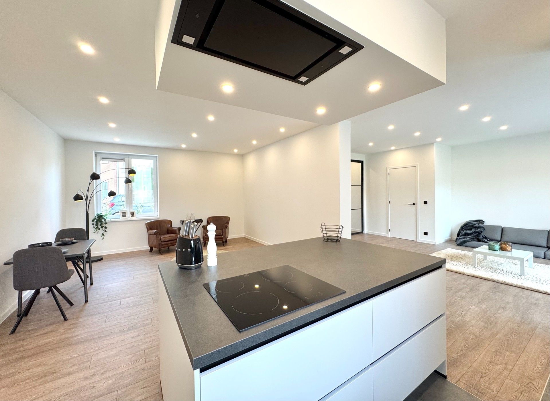 GERENOVEERDE WONING MET GROTE GARAGE foto 9