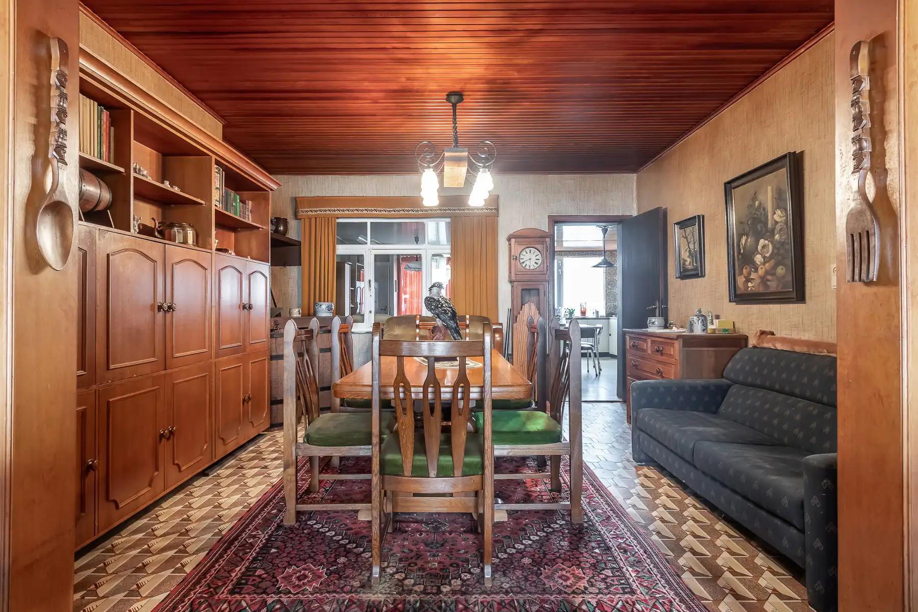 Ruime, te renoveren woning met veel potentieel nabij centrum foto 5