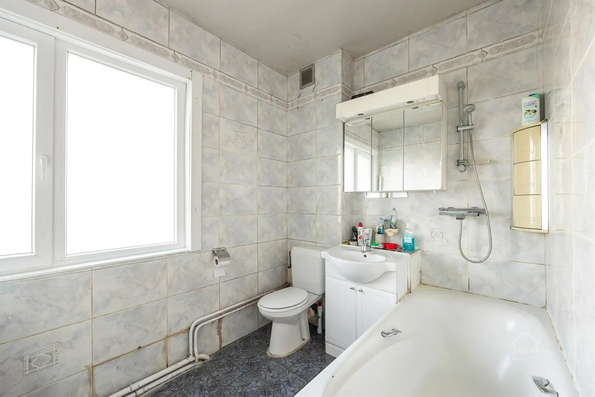 Op te frissen woning met zéér ruime extra zolder foto 14