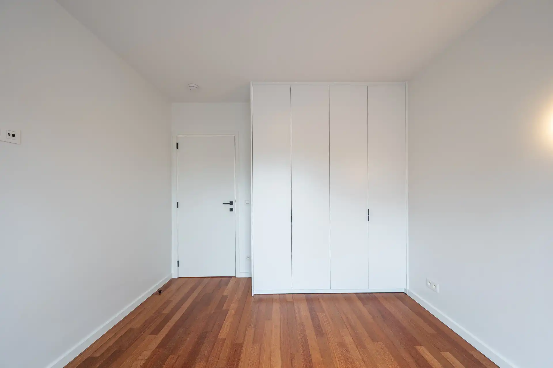 Ongemeubeld: prachtig nieuw en zonnig appartement nabij het centrum en de zeedijk! foto 17