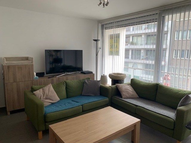 Ongemeubeld tweeslaapkamer-appartement op de tweede verdieping foto 3