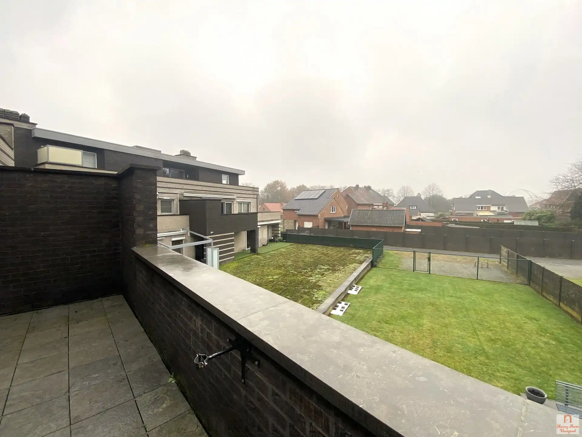 Modern appartement met 2 slaapkamers, terras en parking foto 26