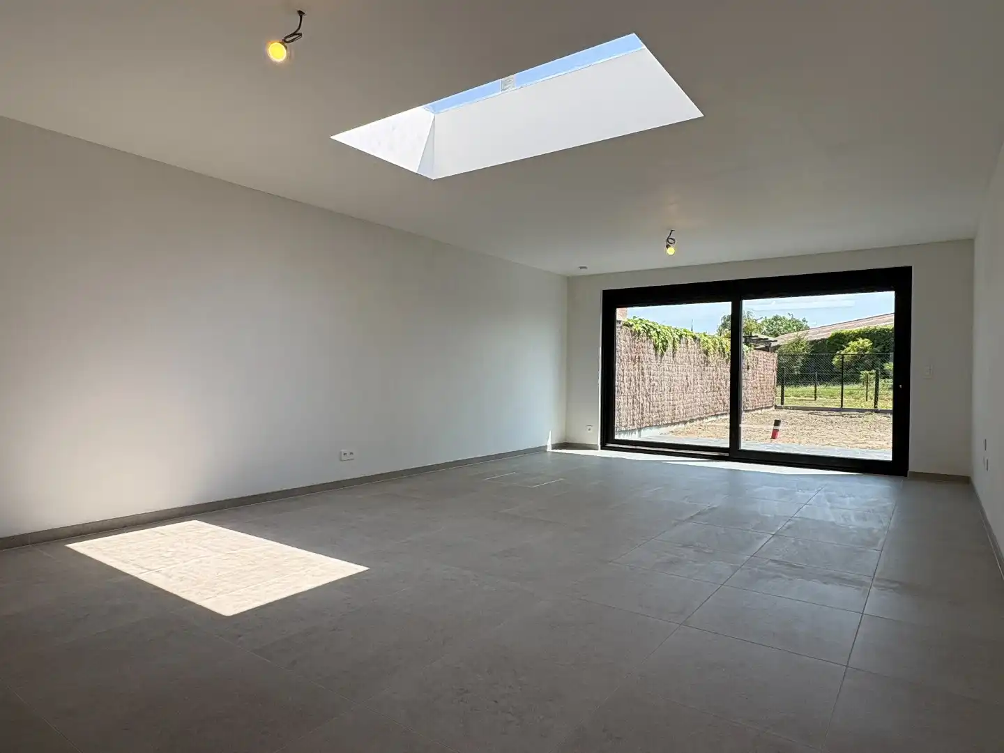 Instapklare woning te Kuurne met 3 slaapkamers, zijweg, oprit en zoveel meer! foto 9