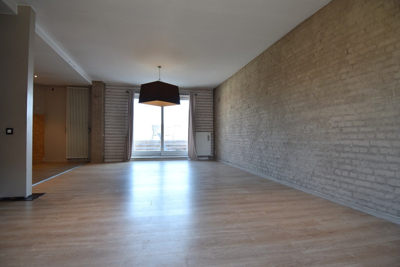 Unieke loft met 2 slaapkamers, ruim terras en ruime garage/magazijn te koop in Heule foto 5