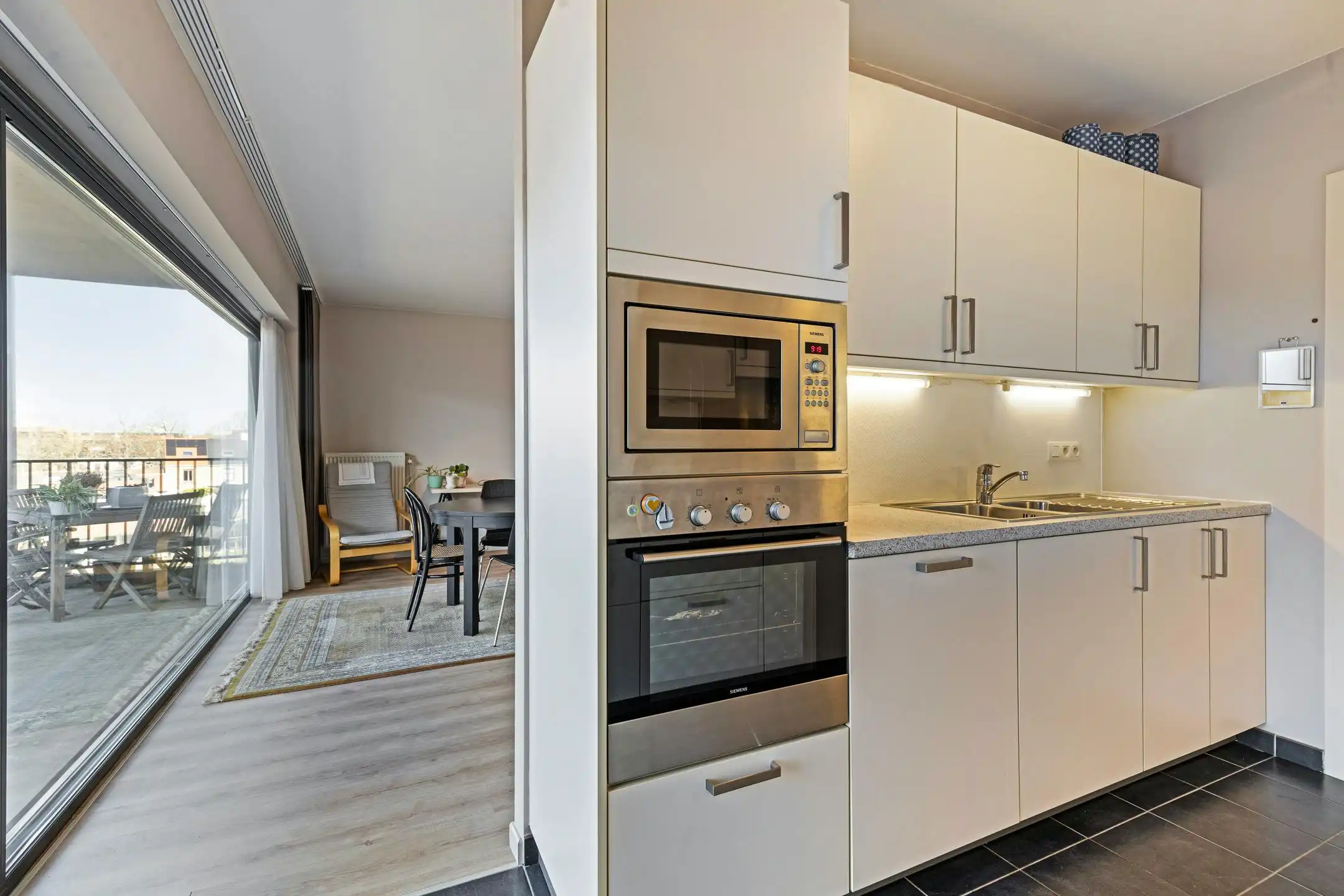 Lichtrijk appartement met terras nabij Damse Vaart te Brugge foto 6