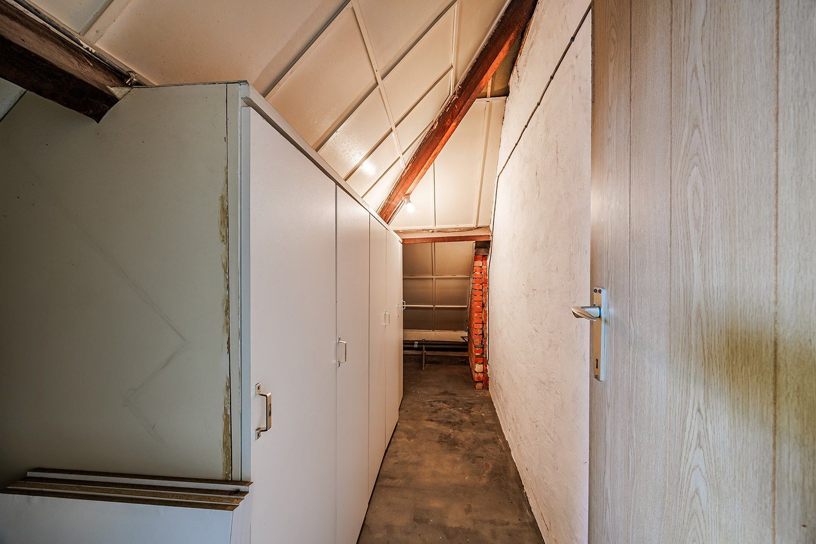 Ruime gezinswoning met 5 slpk en garage foto 26