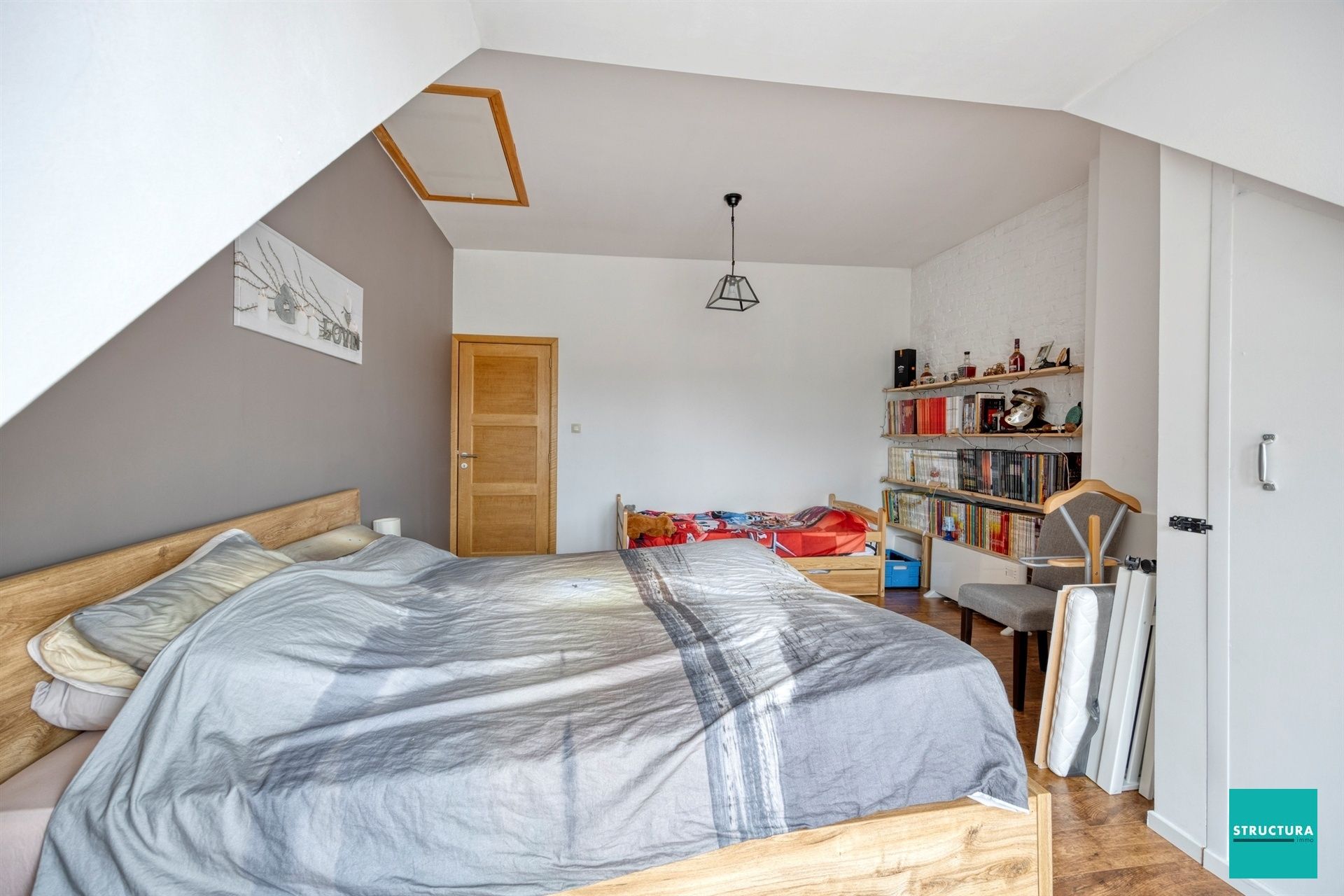 Opbrengsteigendom met 2 appartementen en 7 garageboxen foto 11