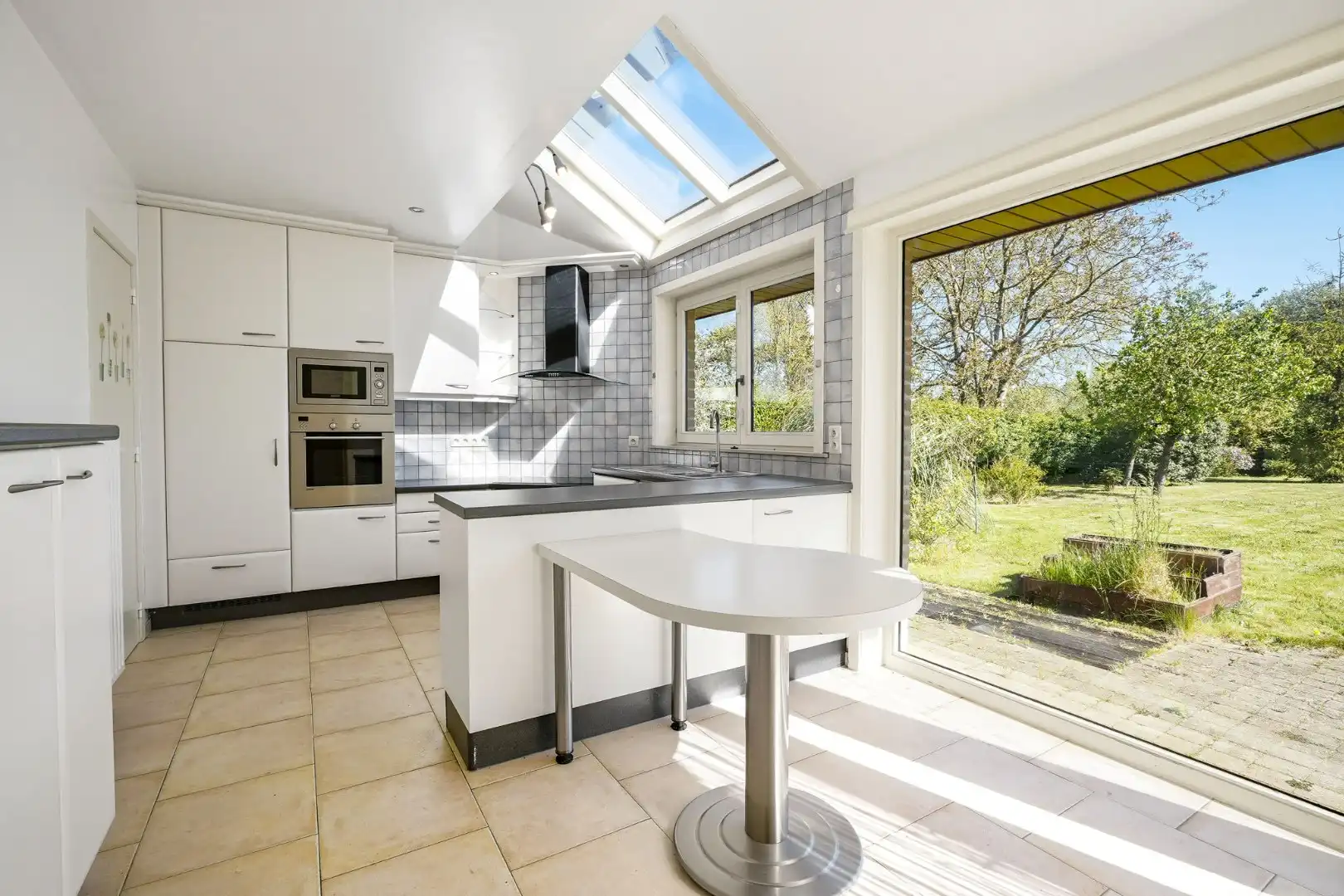Ruime villa met 5 slaapkamers op 1082 m² te Oostduinkerke, gelegen vlakbij het natuurreservaat Hannecartbos. foto 8