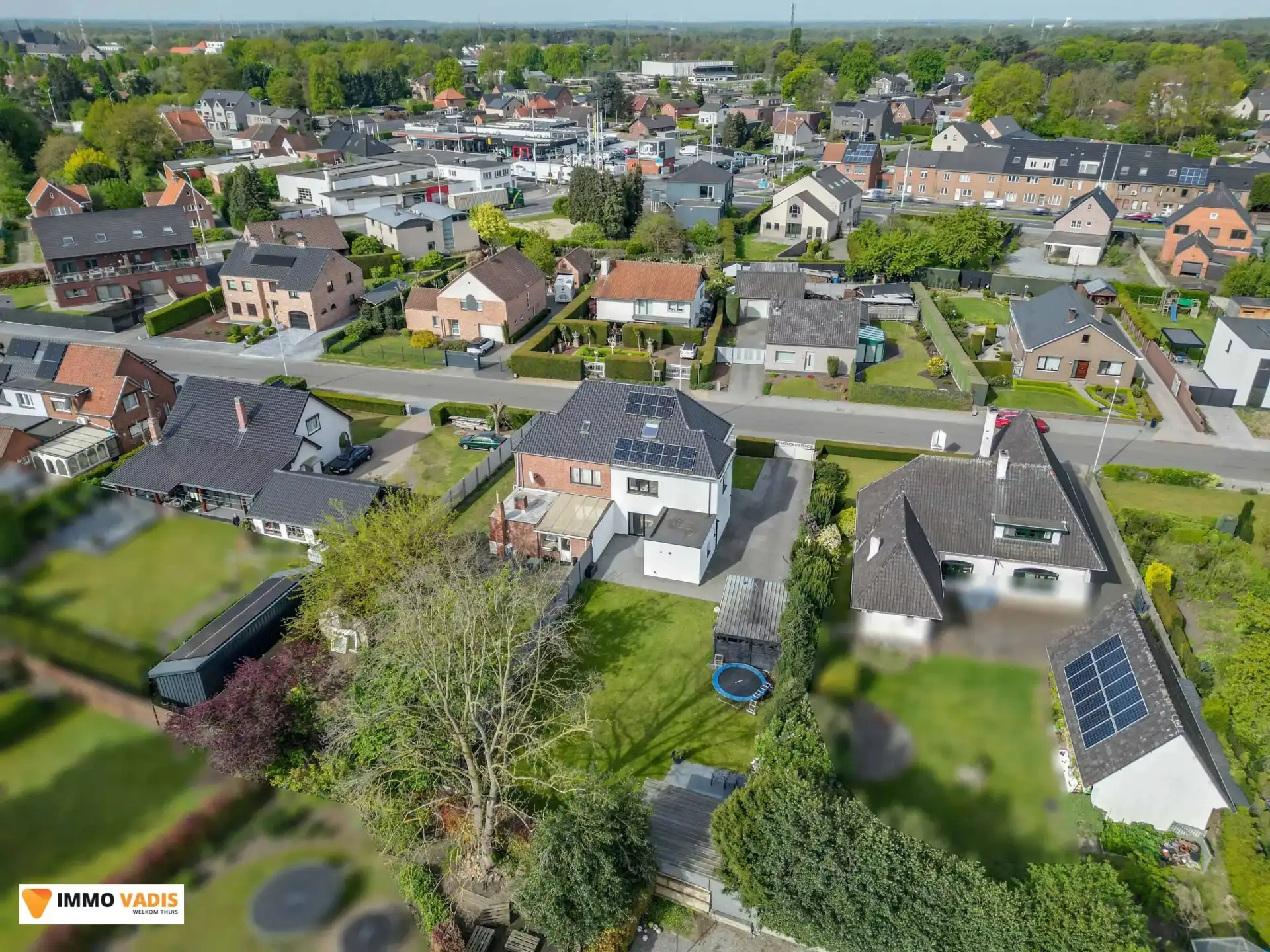 Ruime halfopen bebouwing met drie slaapkamers en tuin foto 22