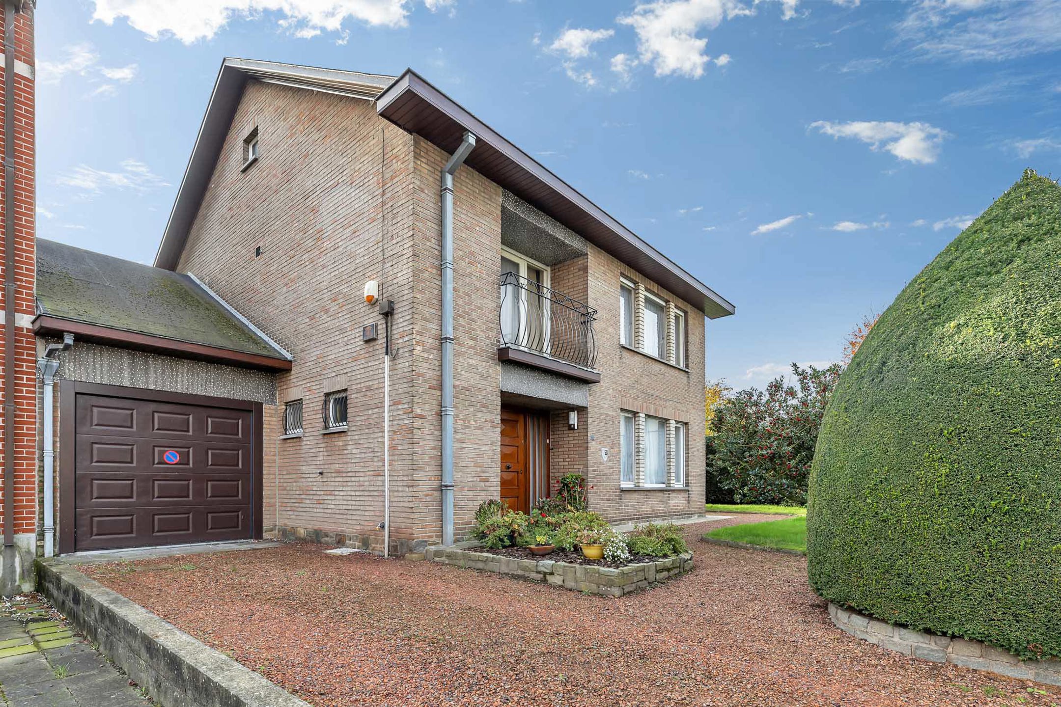 Solide te renoveren HOB met 4 slpks, garage en tuin foto 2