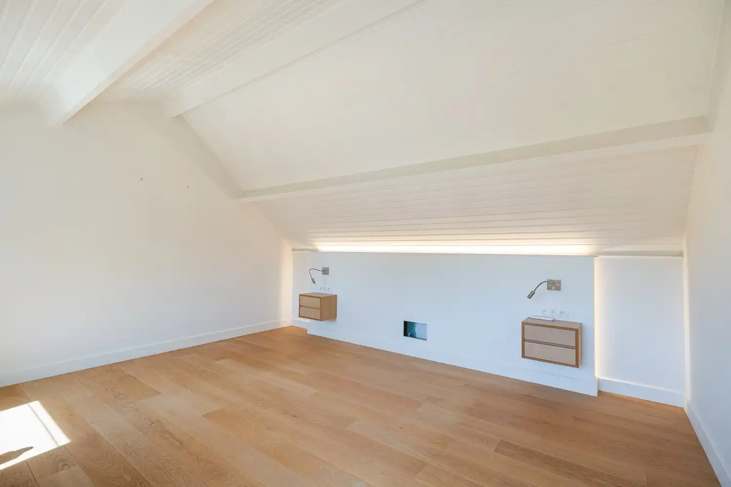 Exclusief wonen met zwembad, bijgebouw en uitzonderlijk veel ruimte foto 22